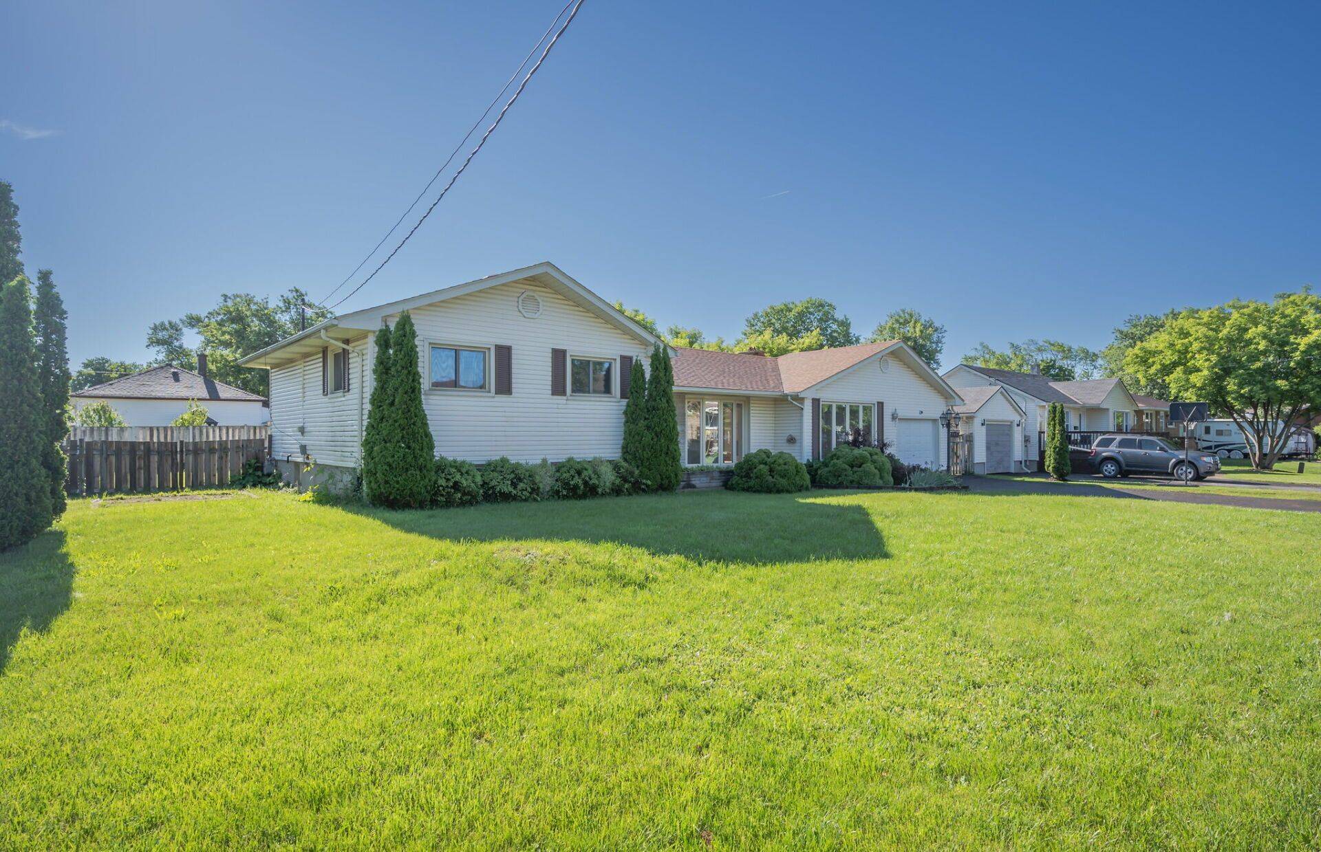 Welland, ON L3C 2N3,245 Marshall AVE