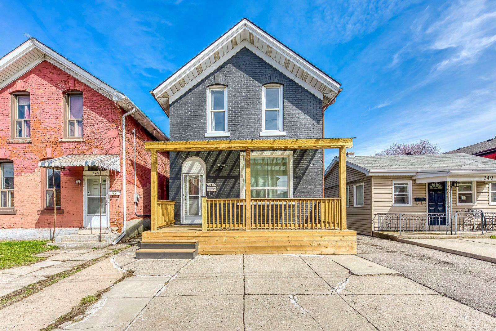 Hamilton, ON L8L 2R2,247 Robert ST