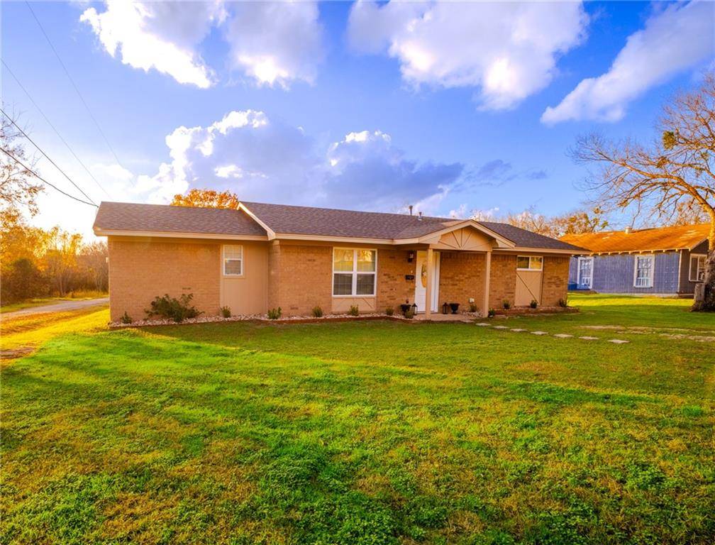 Mexia, TX 76667,903 N Kaufman