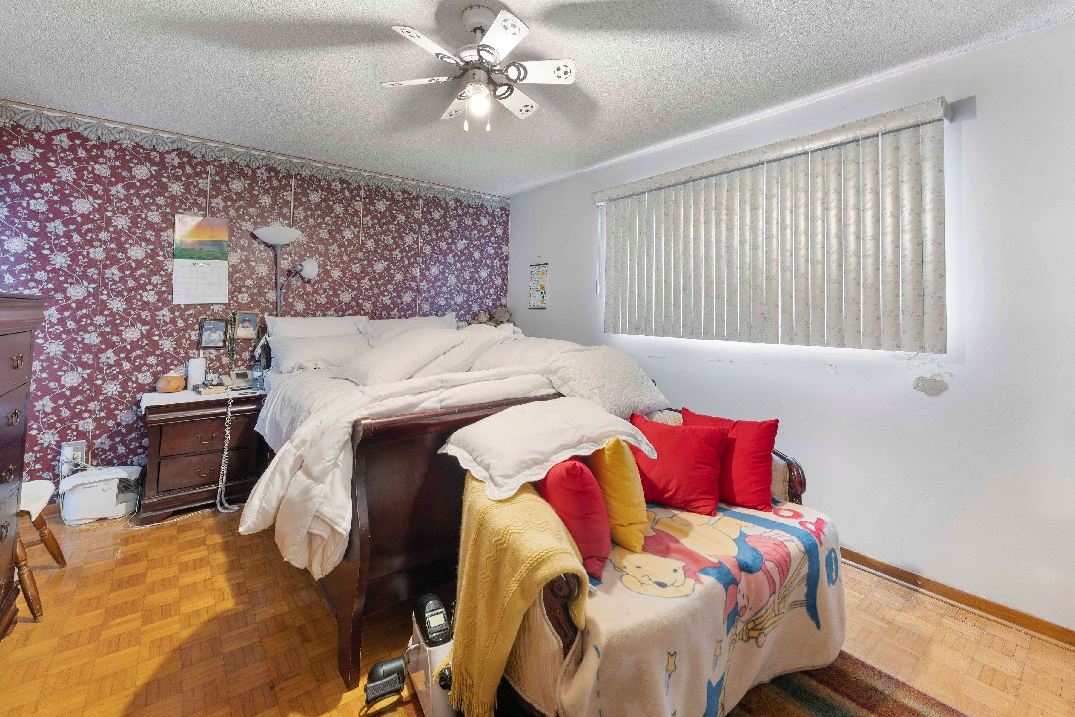 Mississauga, ON L4T 4C7,3952 Longo CIR NE