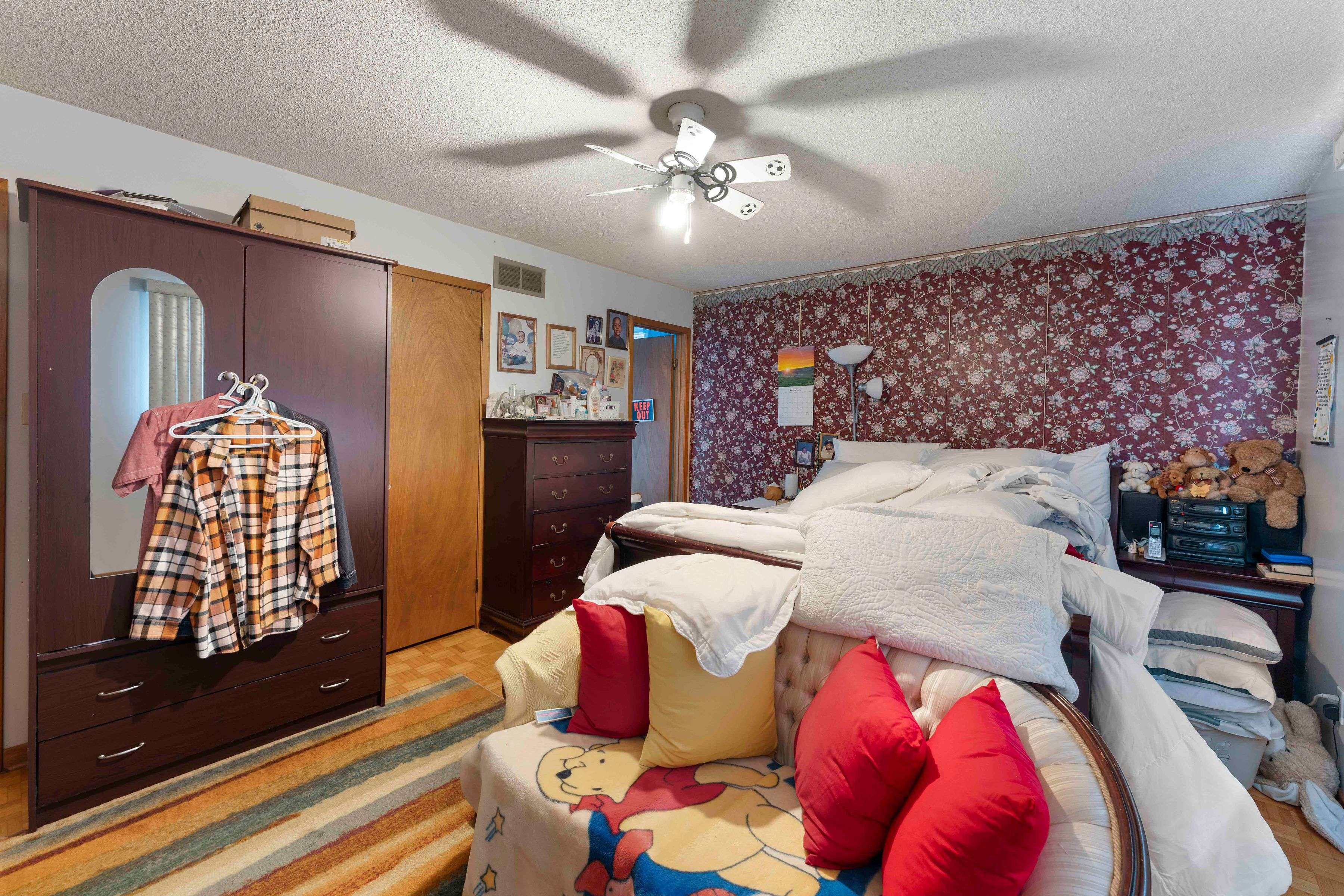 Mississauga, ON L4T 4C7,3952 Longo CIR NE