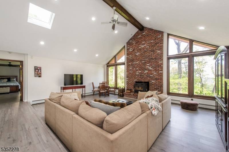 Chester Twp., NJ 07836,8 Reger Rd