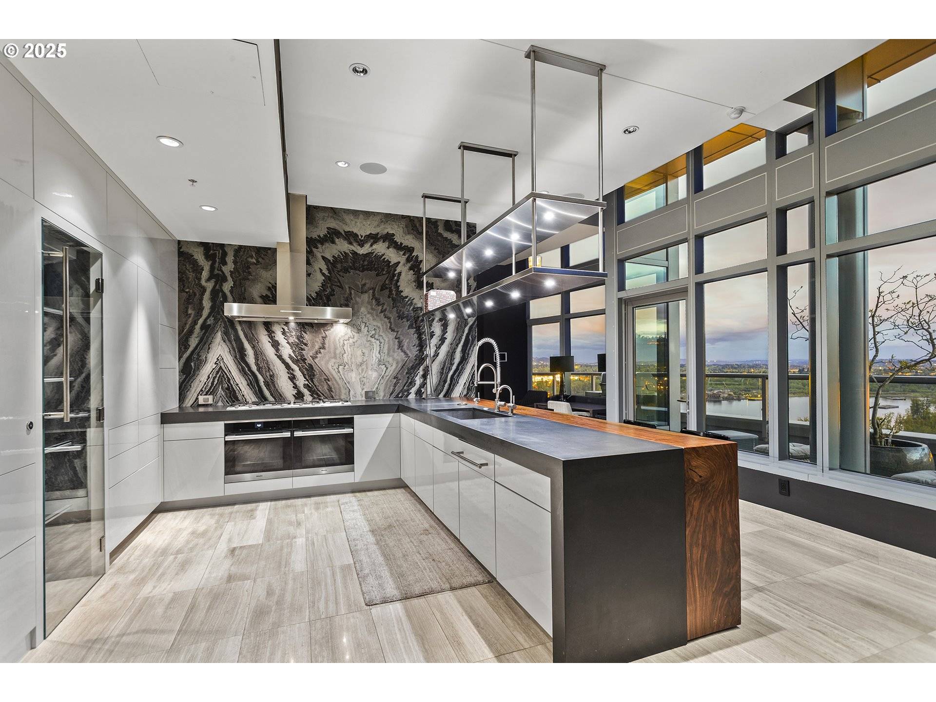 Portland, OR 97239,3601 S RIVER PKWY #3101