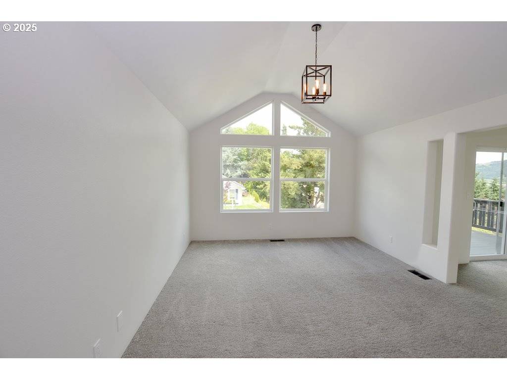Roseburg, OR 97471,456 CHANDLER DR