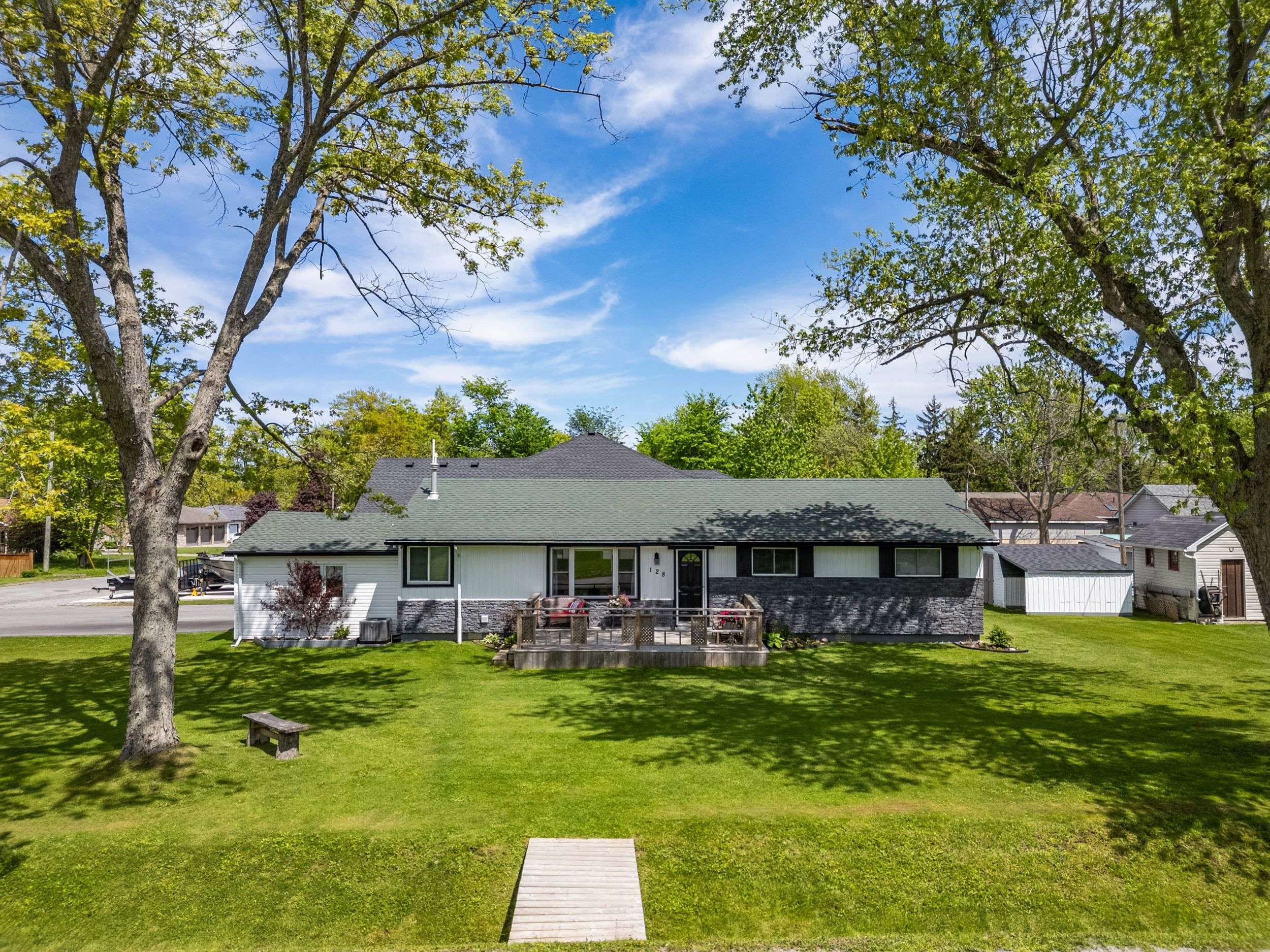 Fort Erie, ON L0S 1N0,128 Cook AVE