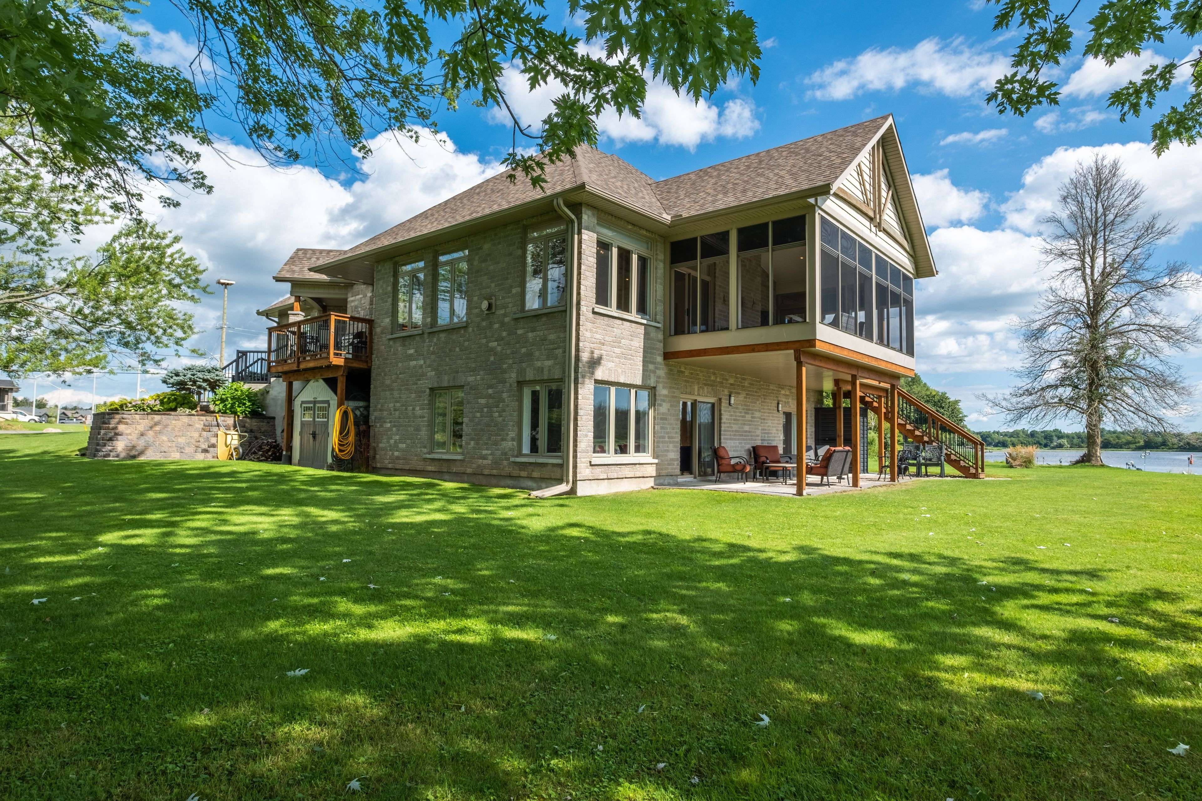 Greater Napanee, ON K7R 2C1,474 DUNDAS ST