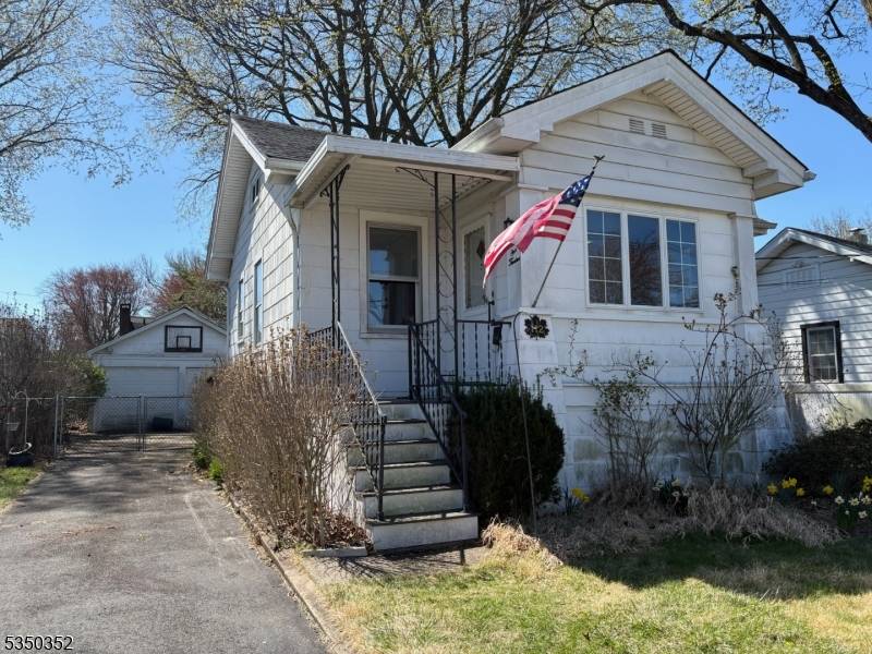 Bergenfield Boro, NJ 07621,112 Levitt Ave