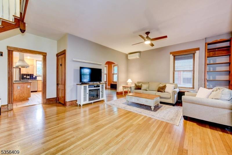 Somerville Boro, NJ 08876,218 W SUMMIT ST