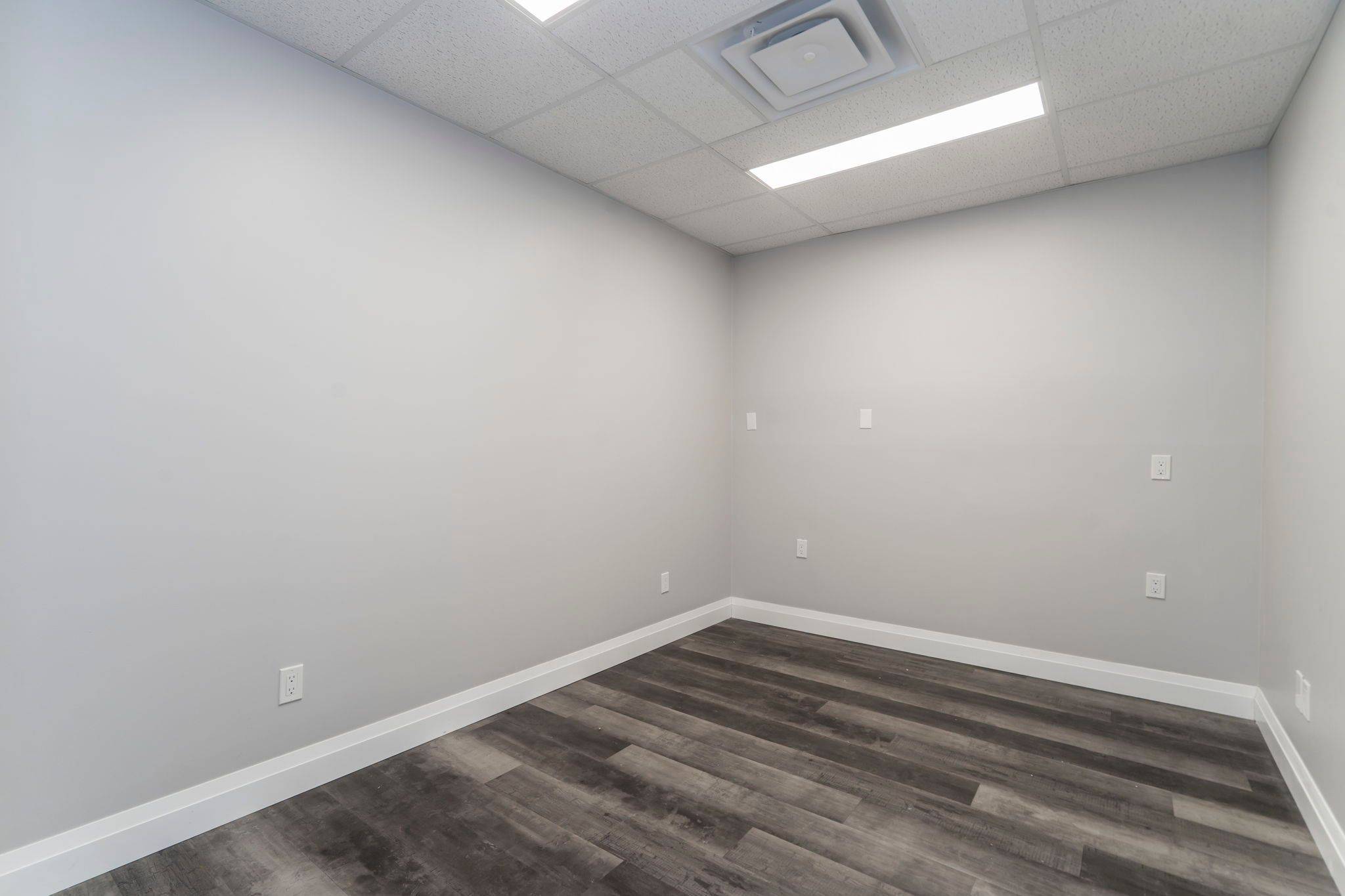Midland, ON L4R 3M6,296 King ST