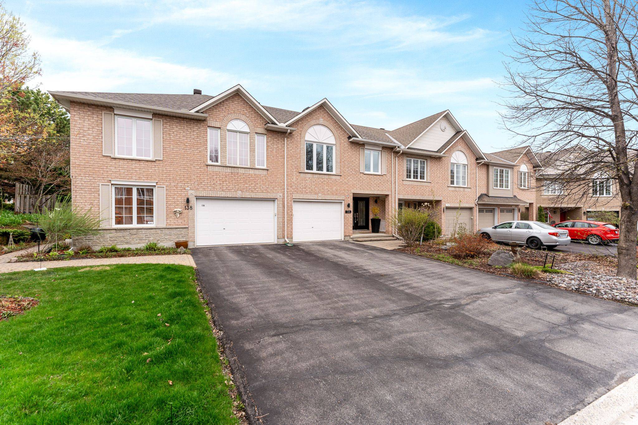 Kanata, ON K2T 1J7,136 Macassa CIR