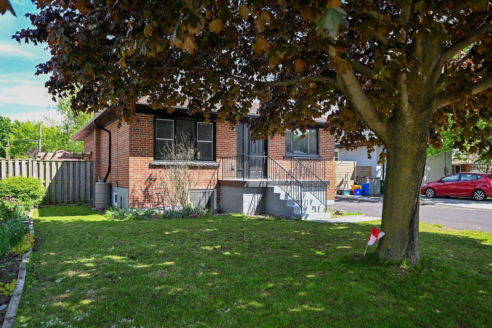 Hamilton, ON L8T 2L7,99 Wise CRES