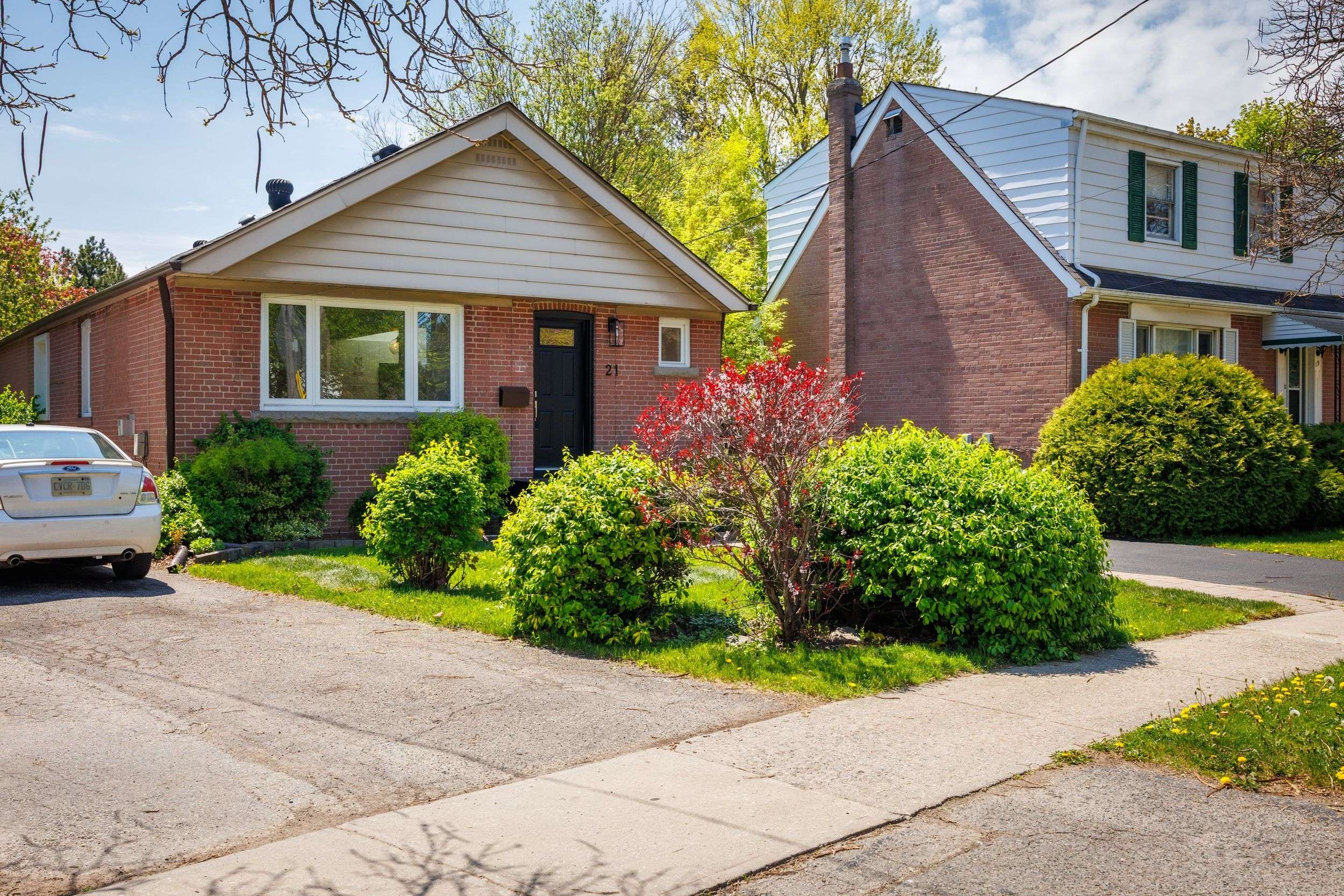 Toronto E04, ON M1L 1Z6,21 Fairfax CRES