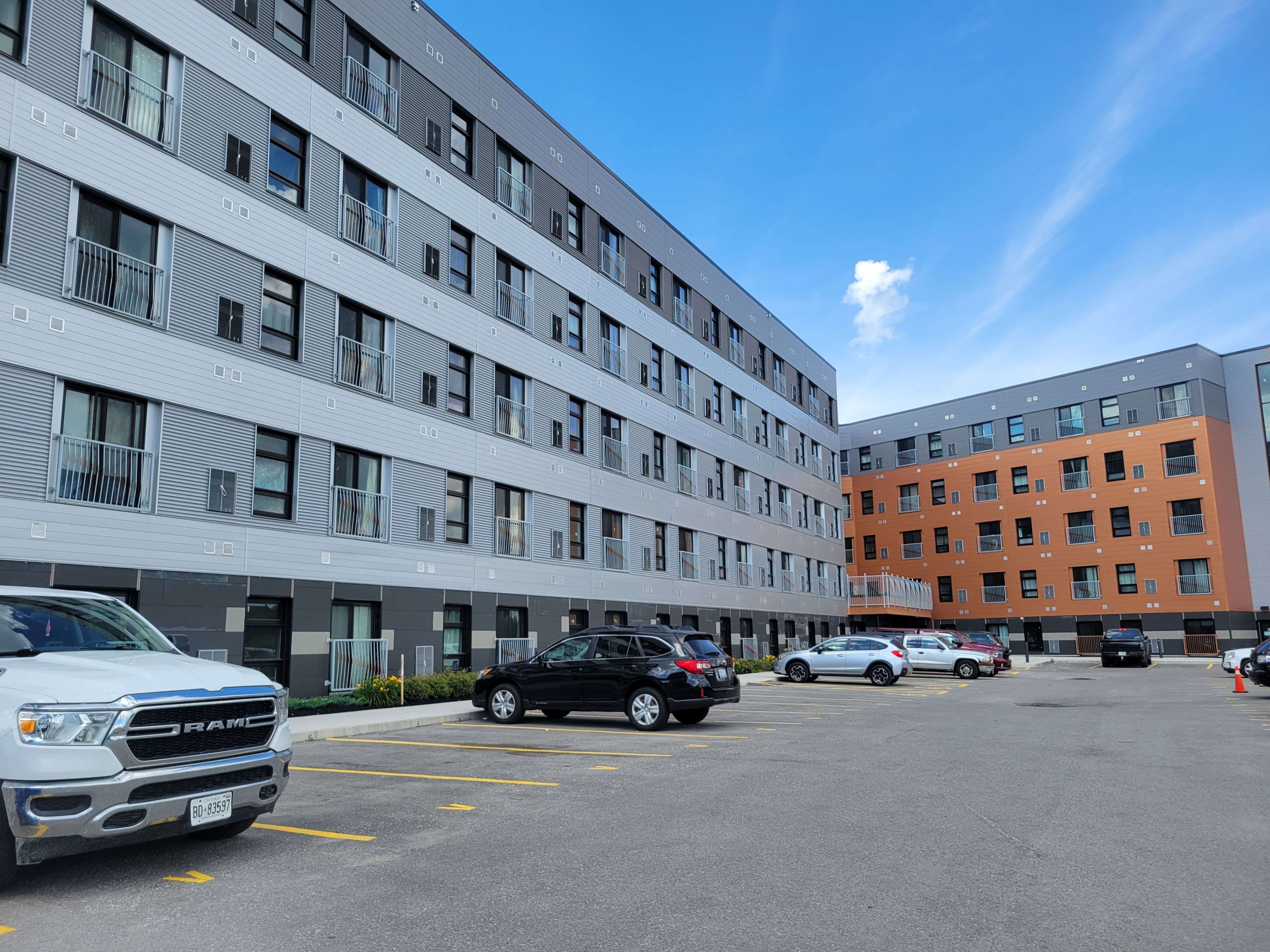 Orillia, ON L3V 8N5,75 Barrie RD #106