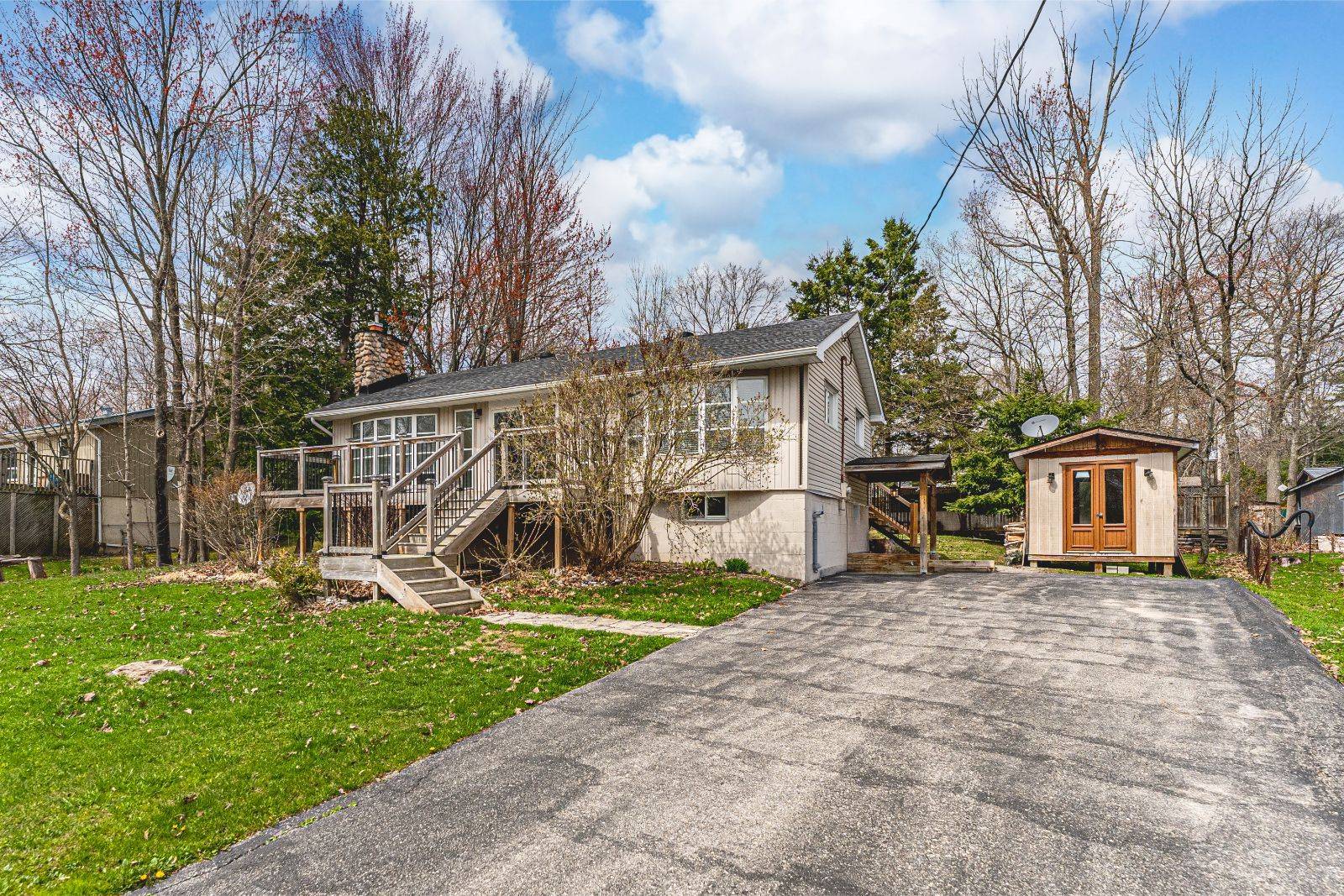 Tiny, ON L9M 0B3,20 Sarna DR