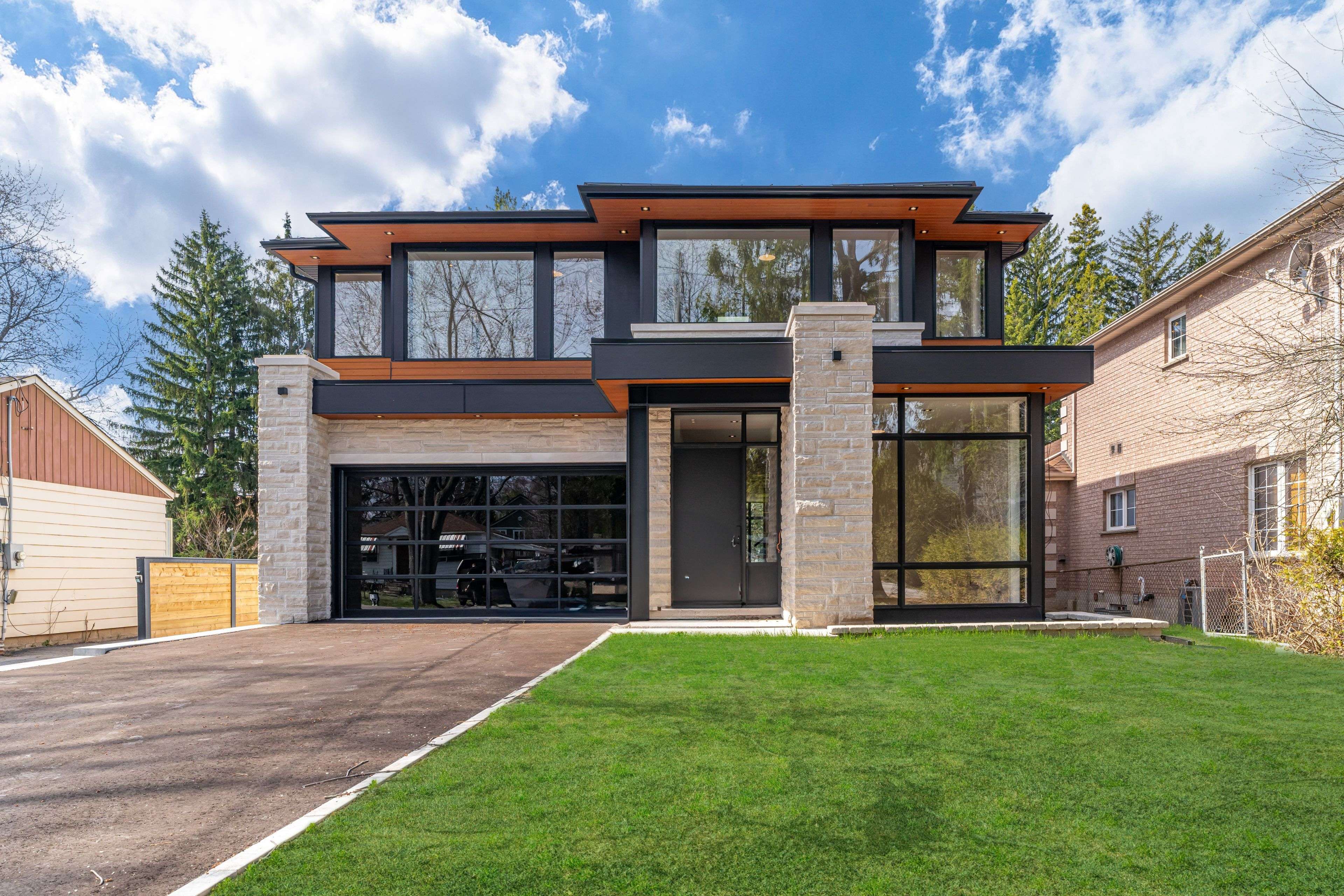 Mississauga, ON L5G 3W6,1230 Lakebreeze DR