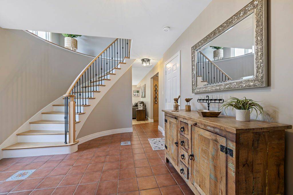 Hamilton, ON L9H 7A3,16 Linington TRL