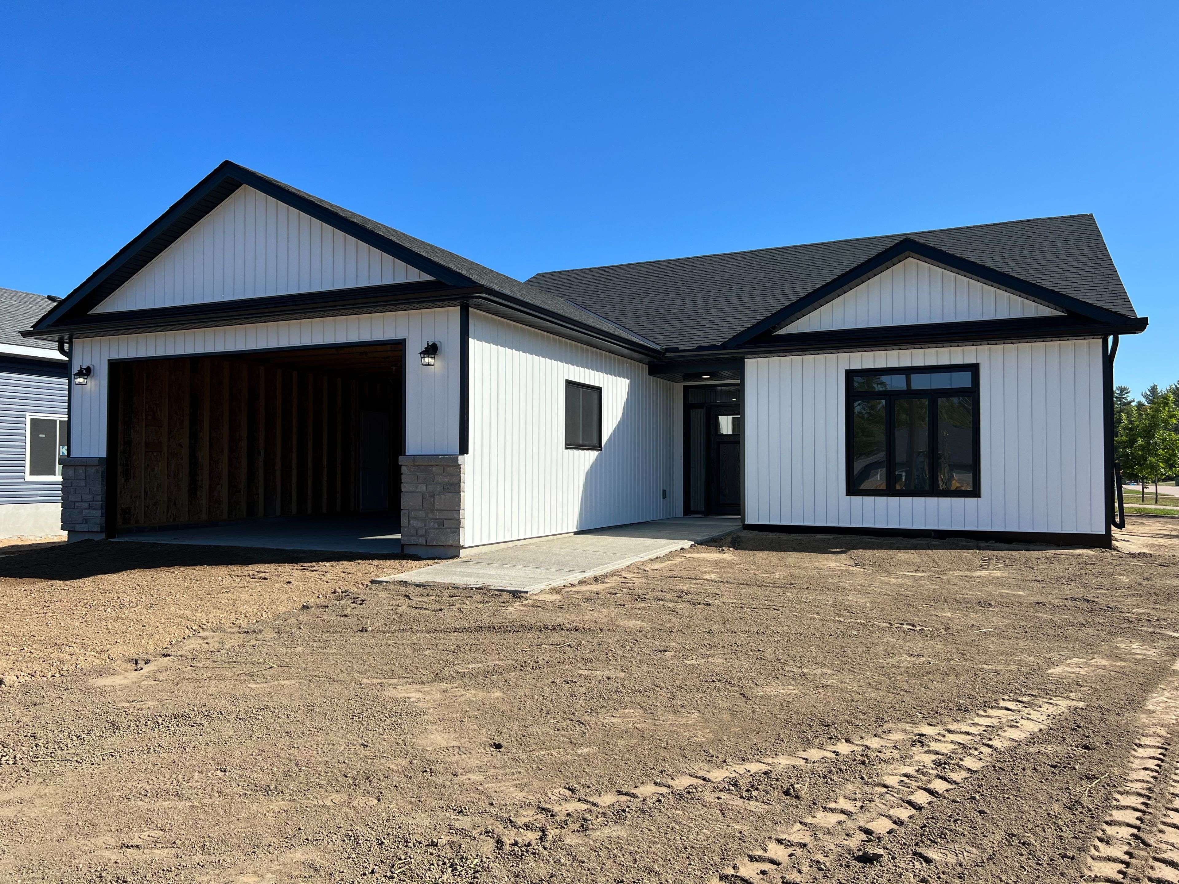 Petawawa, ON K8H 0H3,4 Durant ST