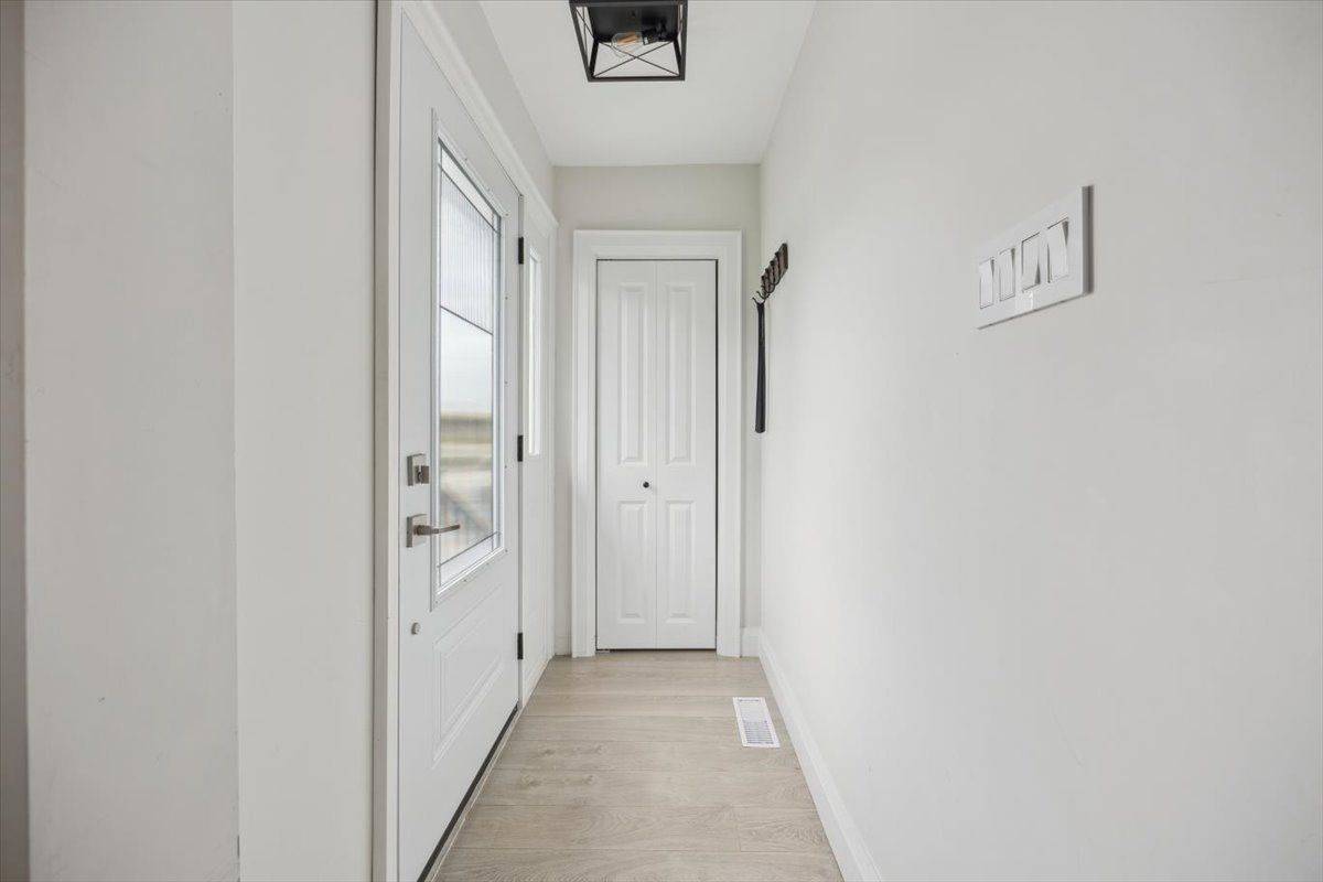Newmarket, ON L3Y 2T3,38 Walter AVE