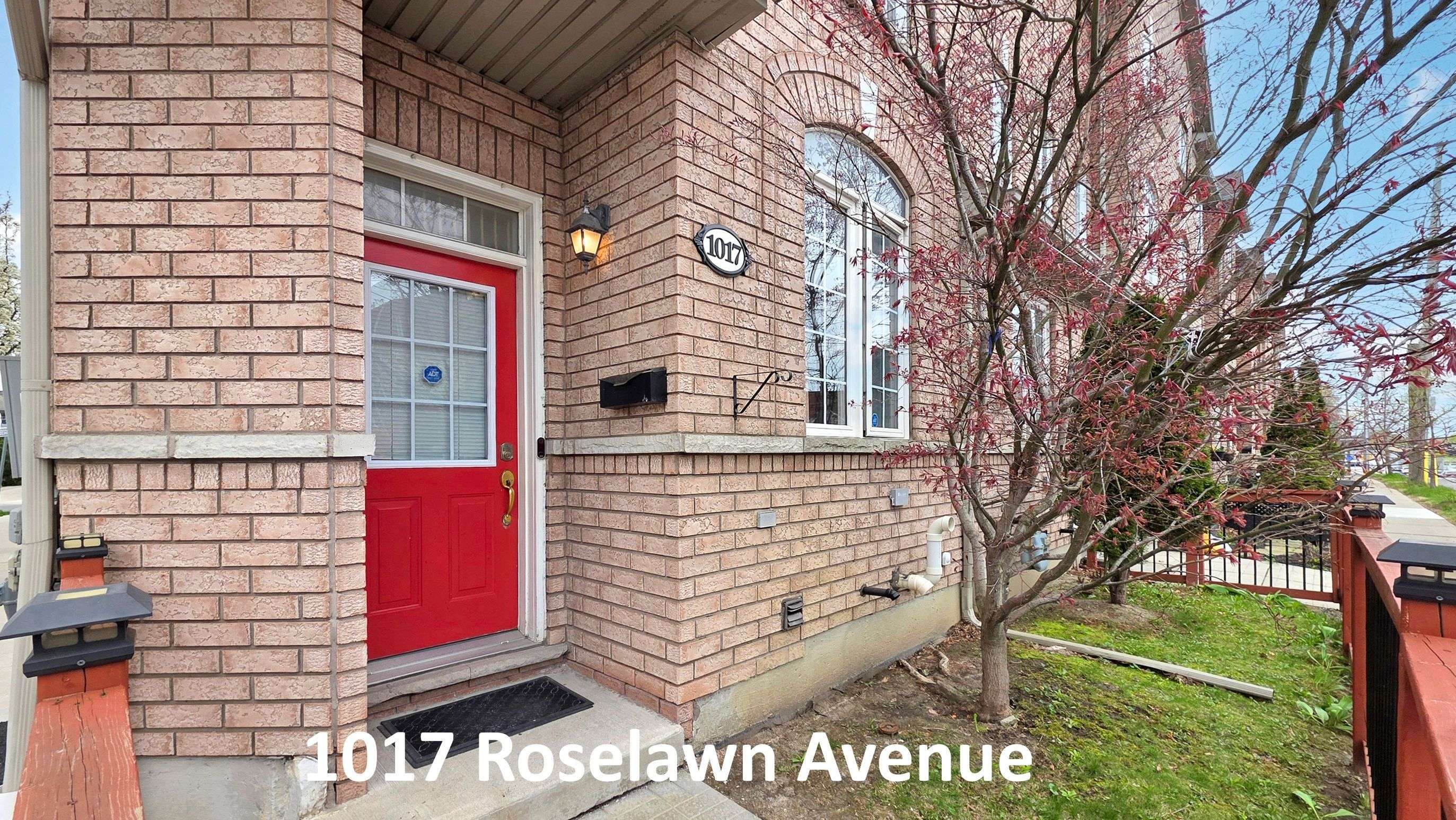 Toronto W04, ON M6B 4N1,1017 Roselawn AVE