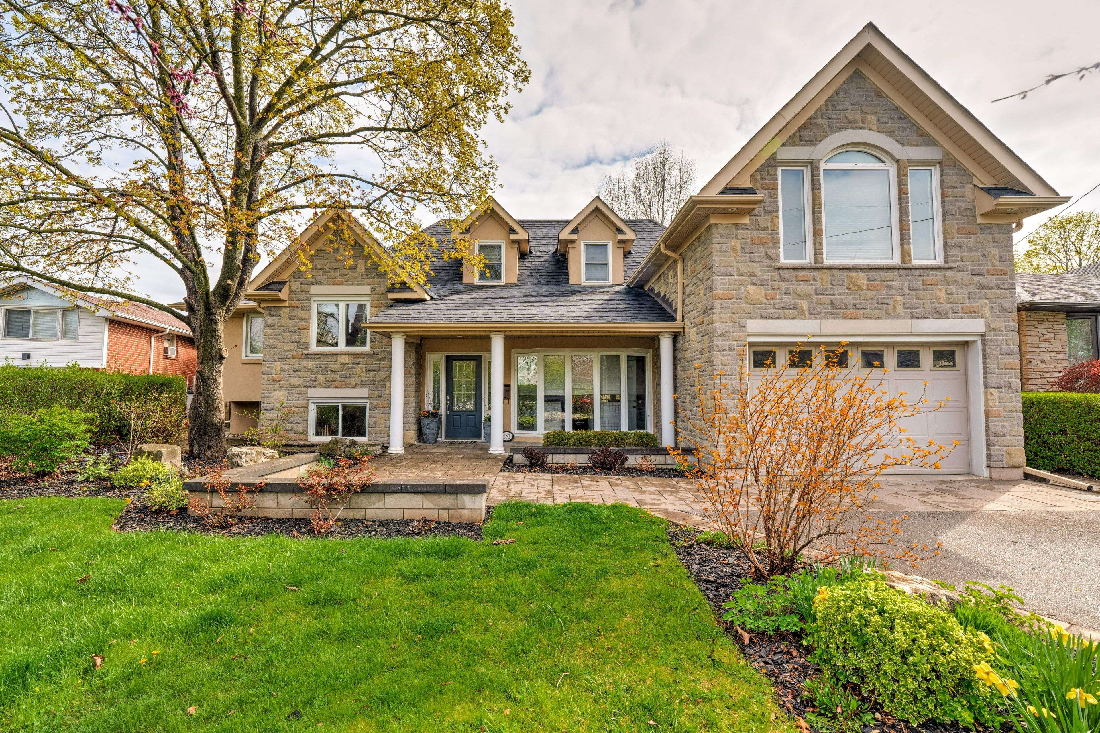 Oakville, ON L6L 3S3,451 Sandlewood RD