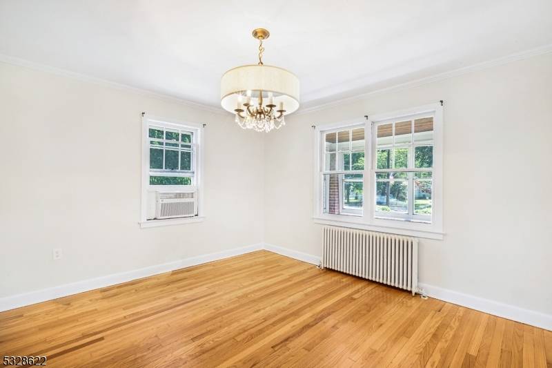Mendham Boro, NJ 07945,72 E Main St