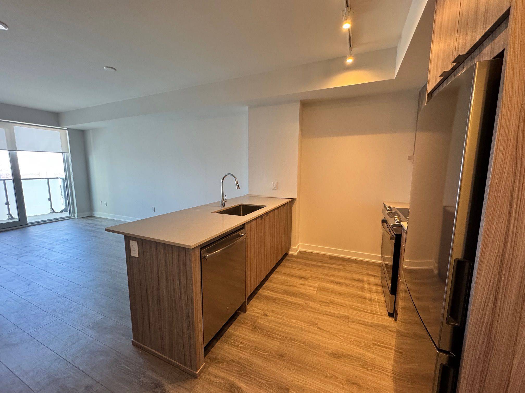 Mississauga, ON L5B 3M8,4130 Parkside Village DR #2905