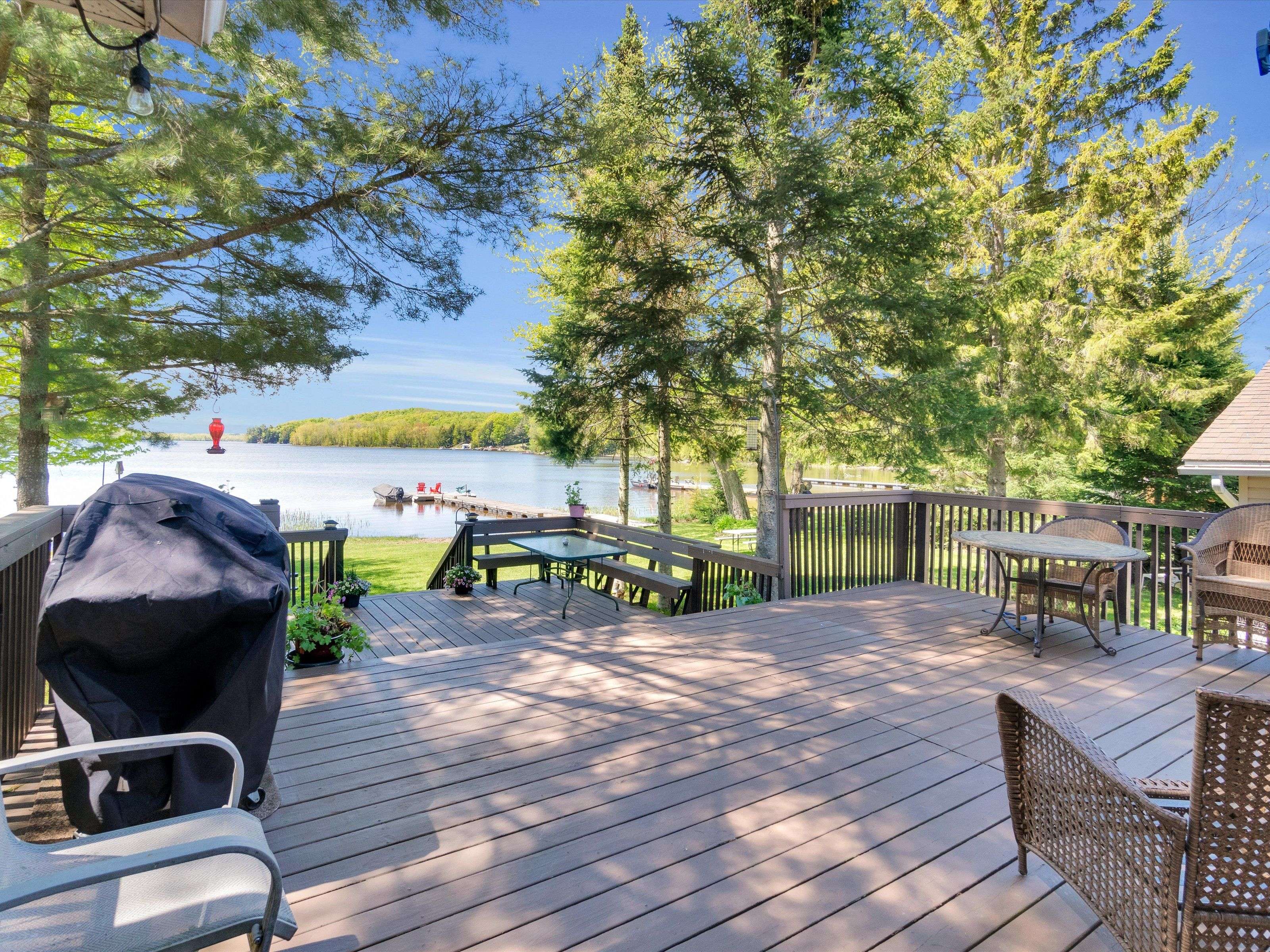 Muskoka Lakes, ON P0B 1M0,1020 Cove RD