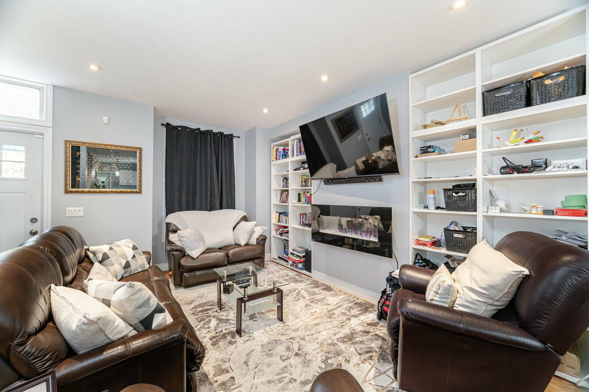 Hamilton, ON L8L 5V2,31 Wentworth ST N