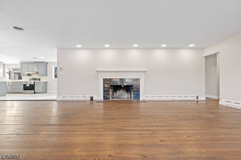 Flemington Boro, NJ 08822,74 N Main St