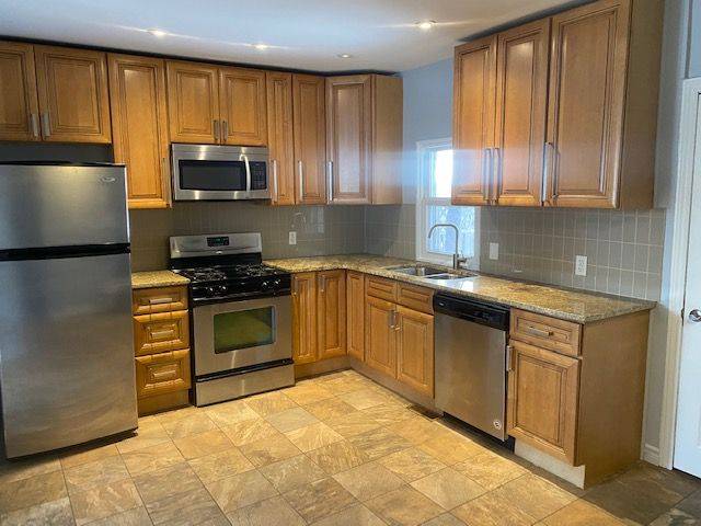 Hamilton, ON L8L 1L1,396 Macnab ST N