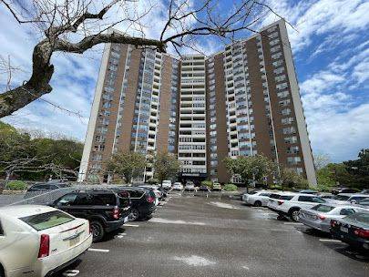 Toronto C11, ON M3C 1A2,60 Pavane Linkway N/A S #1403