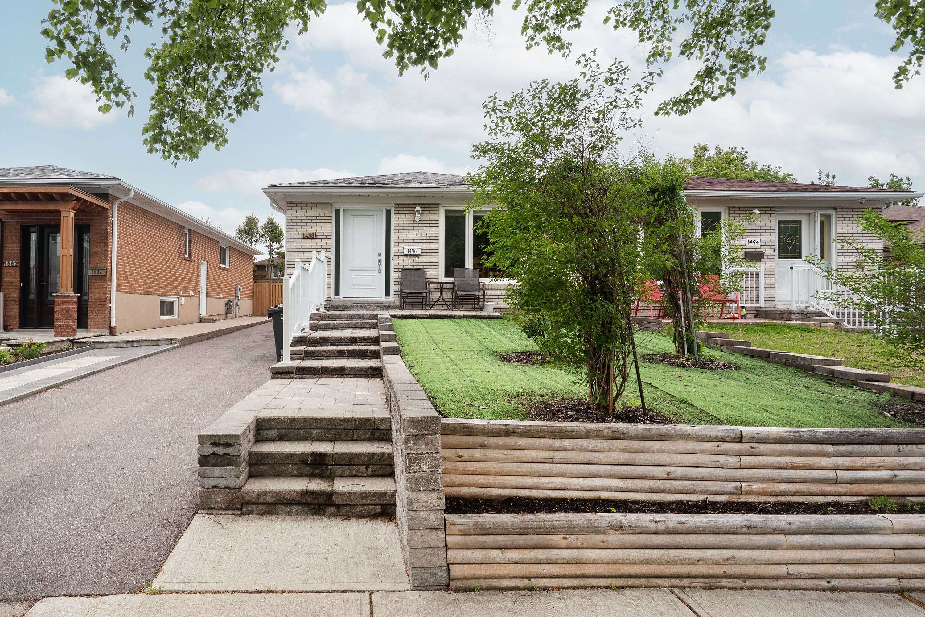 Mississauga, ON L4X 1P9,1496 Tyneburn CRES