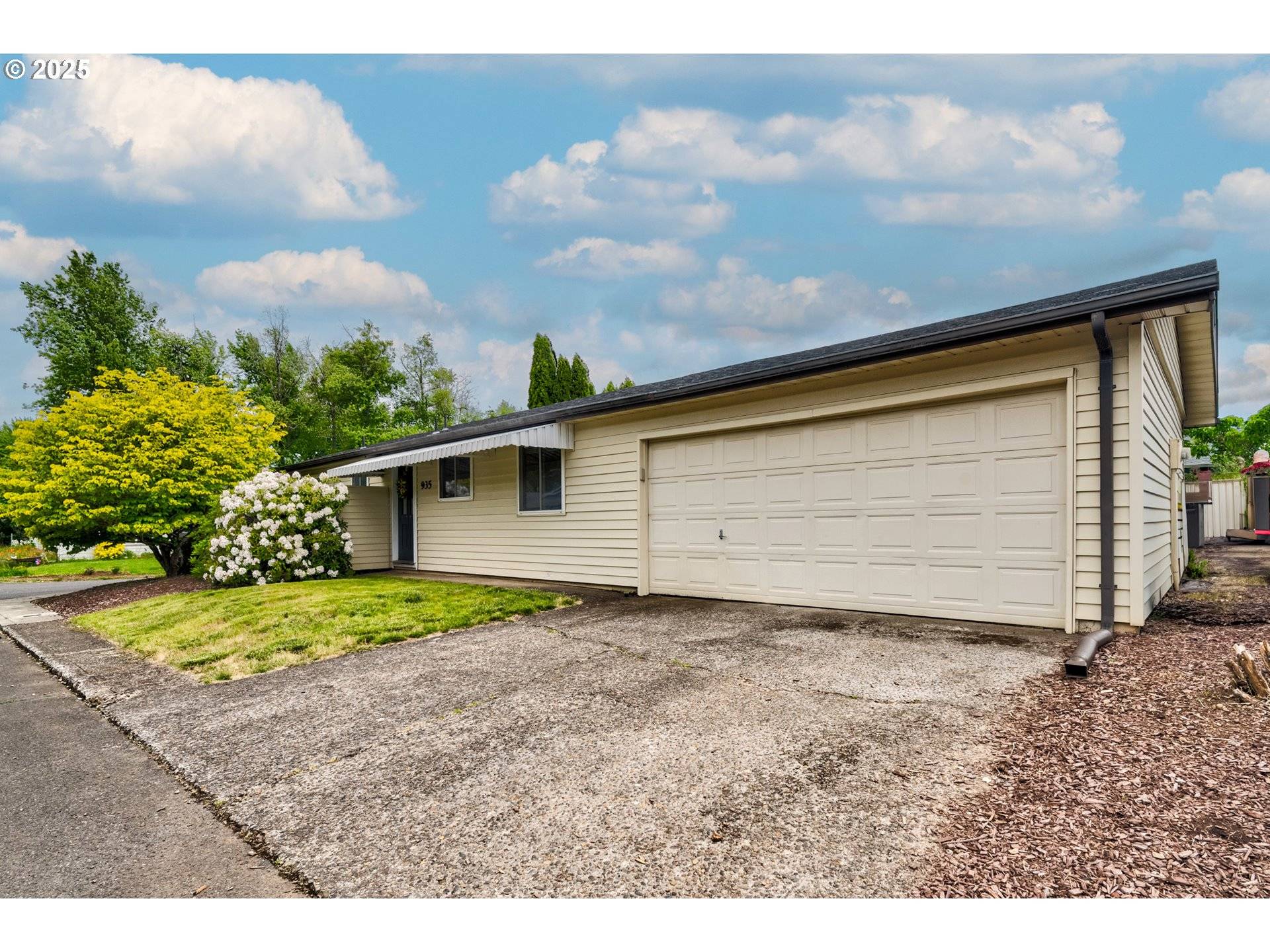 Salem, OR 97306,935 GENIE ST SE