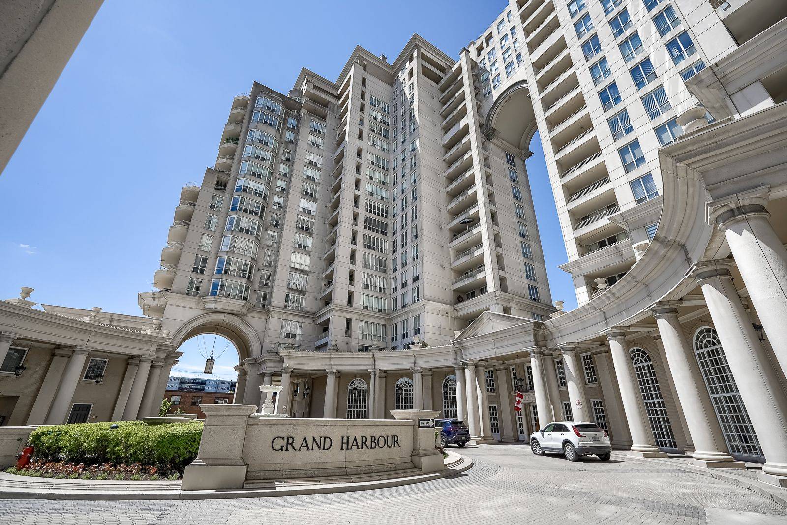 Toronto W06, ON M8V 3X9,2285 Lake Shore BLVD W #602