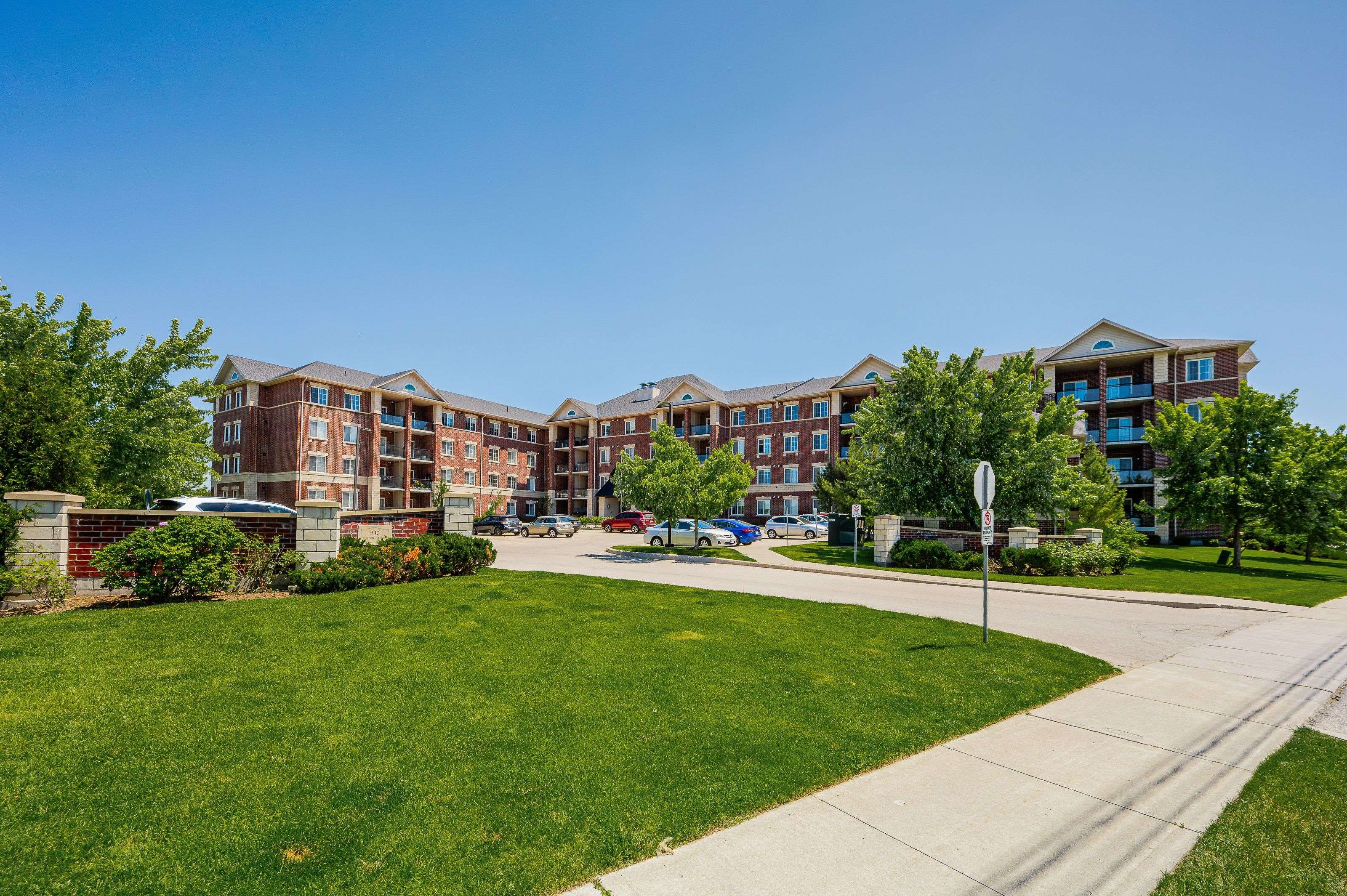 Guelph, ON N1L 1C8,1440 Gordon ST #116