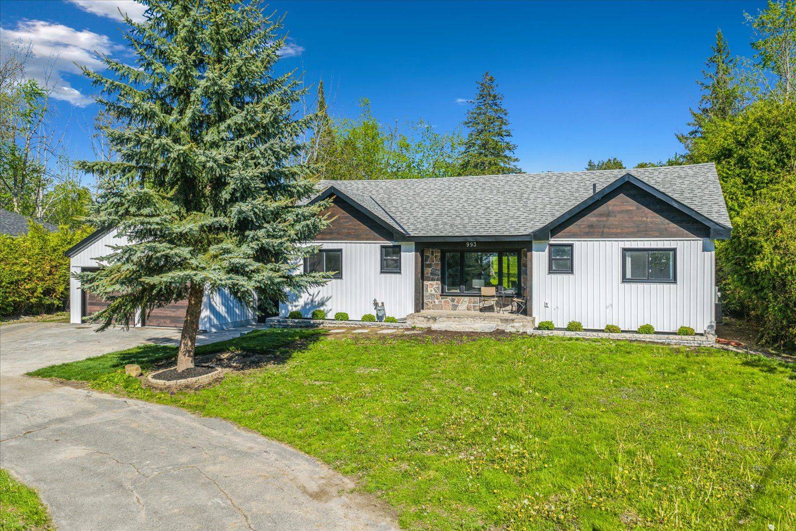Selwyn, ON K0L 1H0,993 Ward ST