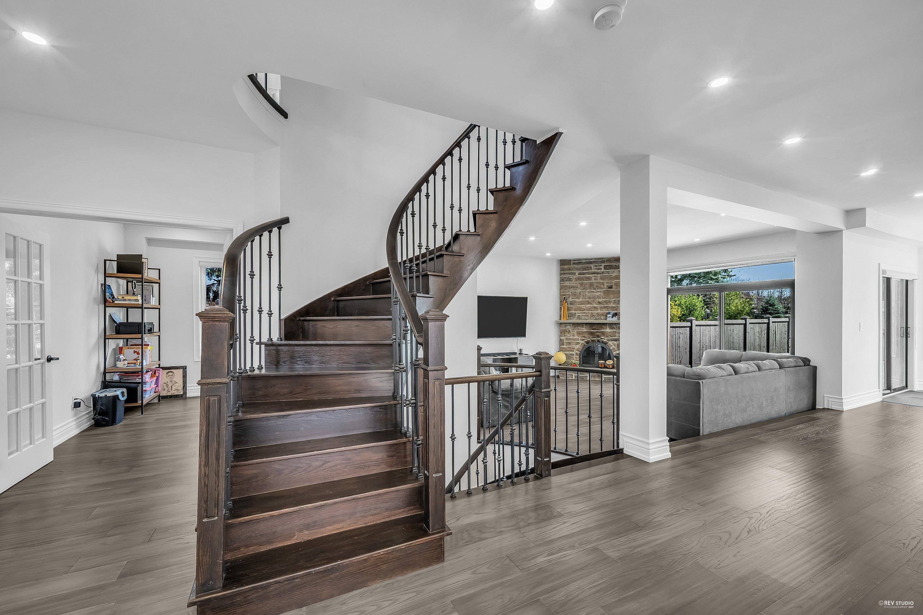 Newmarket, ON L3X 1M7,1092 Stonehaven AVE