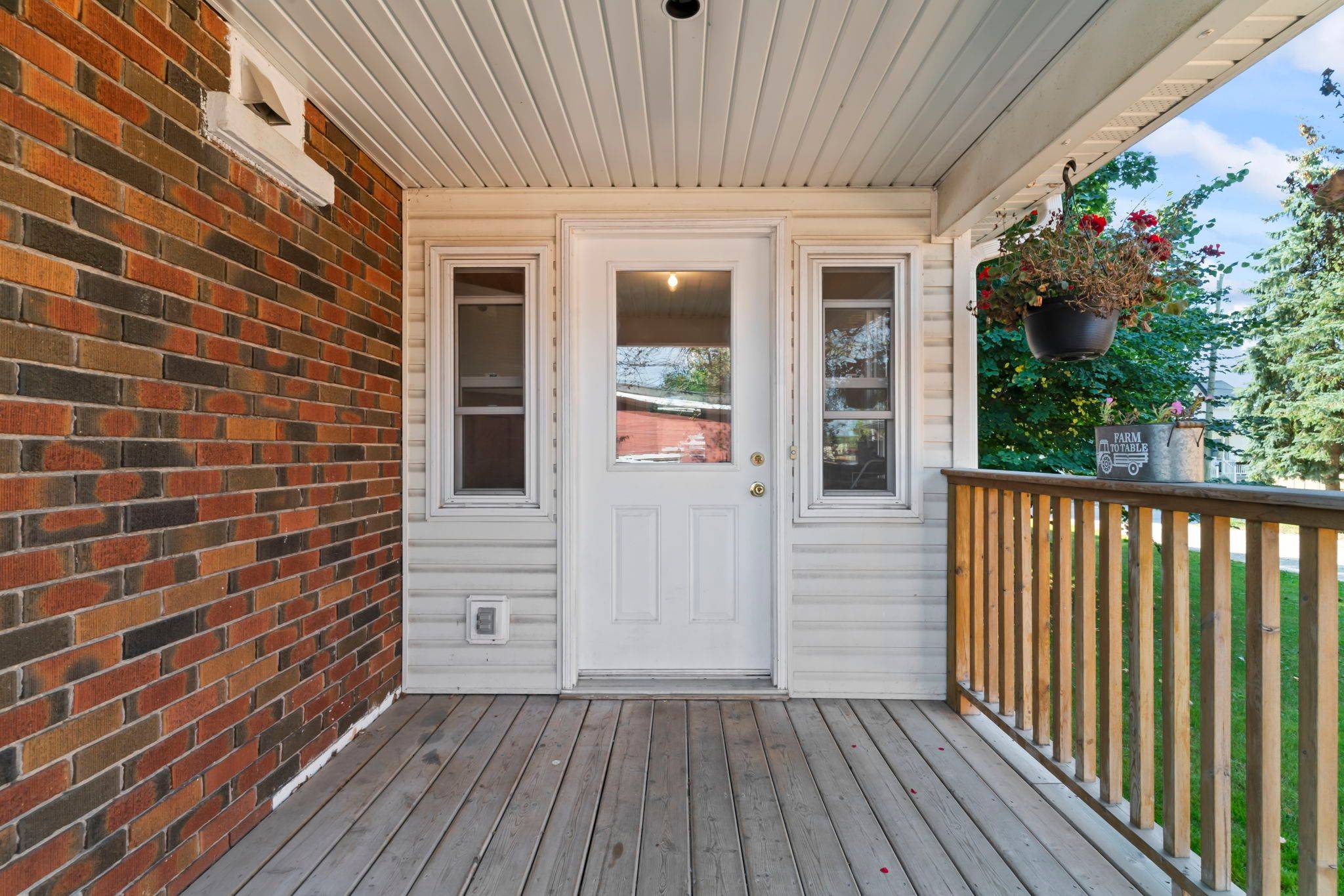 Wellington North, ON N0G 2L1,121 Queen ST W