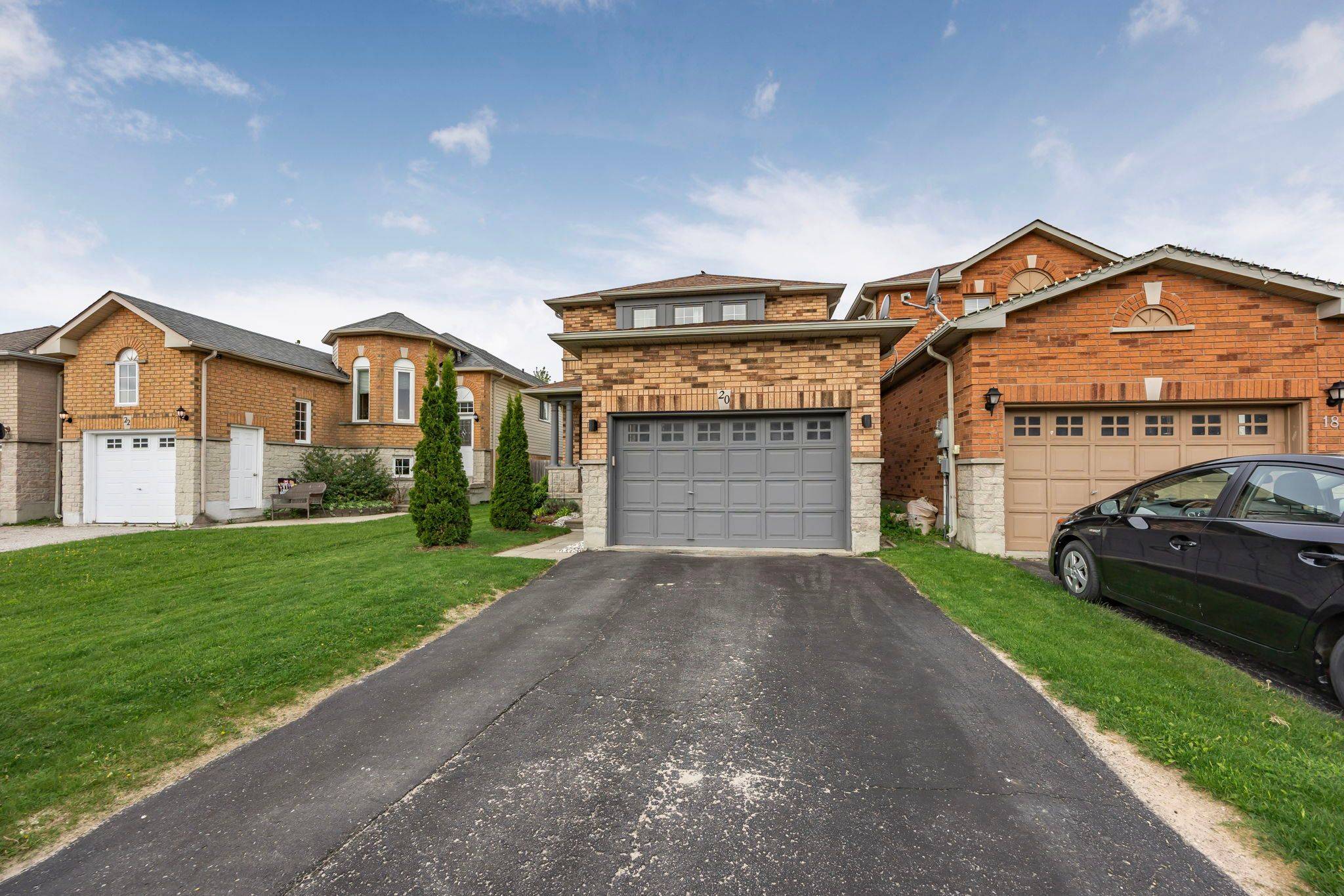 Barrie, ON L4N 9P1,20 BASSWOOD DR
