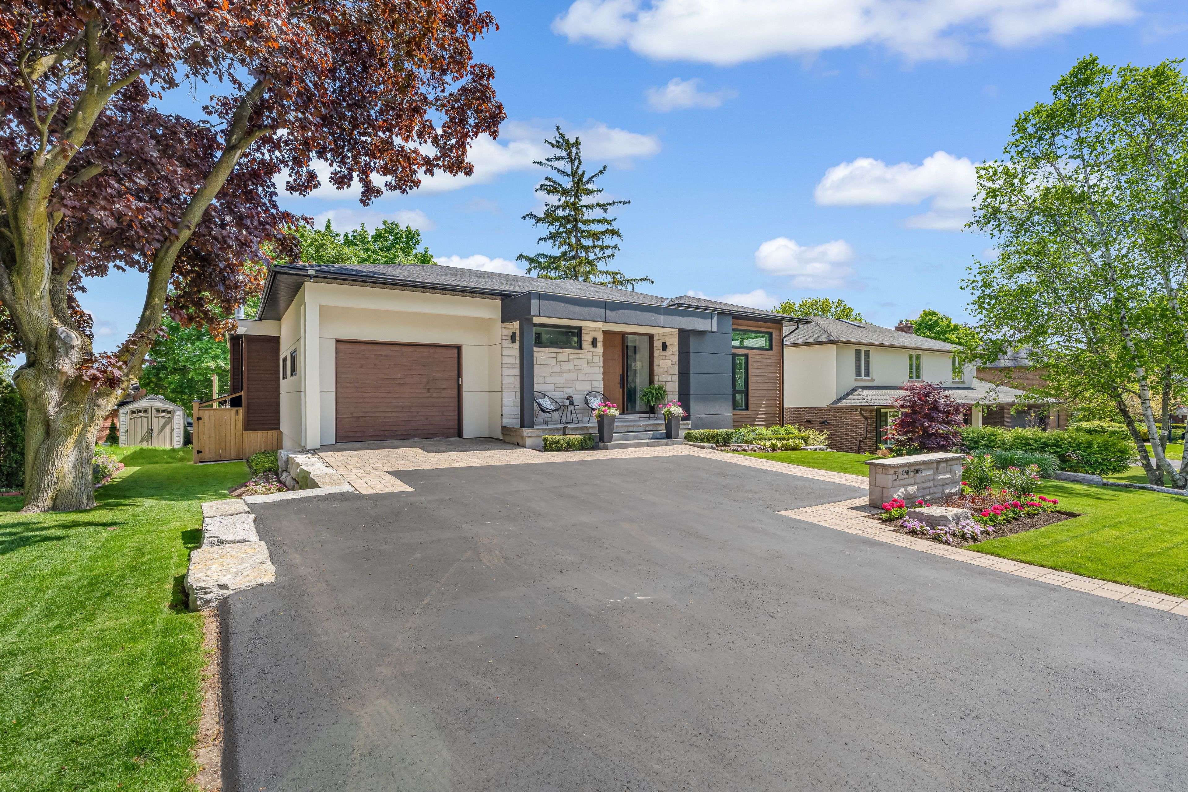 Hamilton, ON L8B 0G5,5 Carl CRES