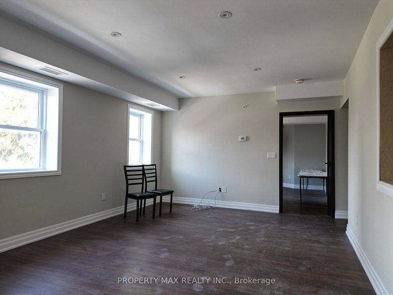 London East, ON N6A 3J7,1061 Richmond ST