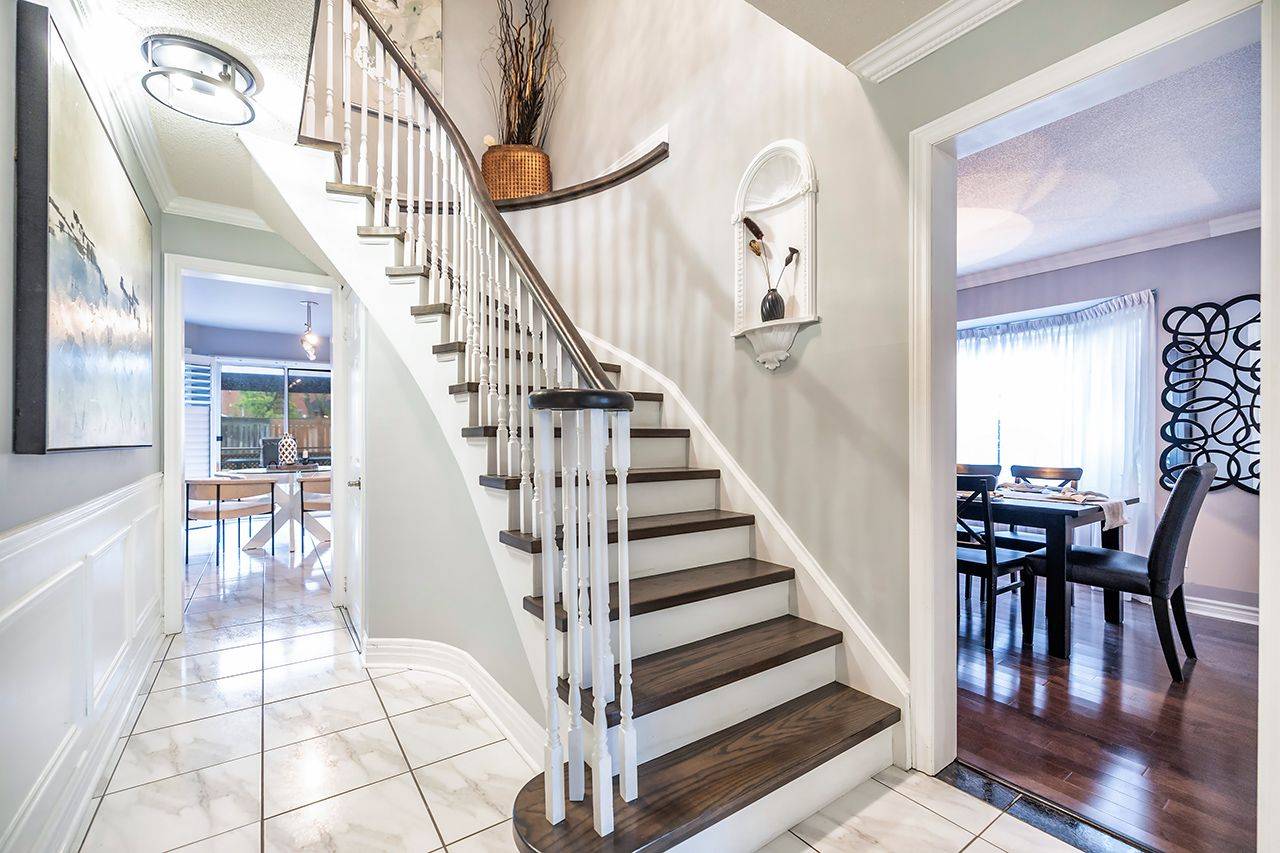 Whitby, ON L1R 1Z1,1 Watersdown CRES