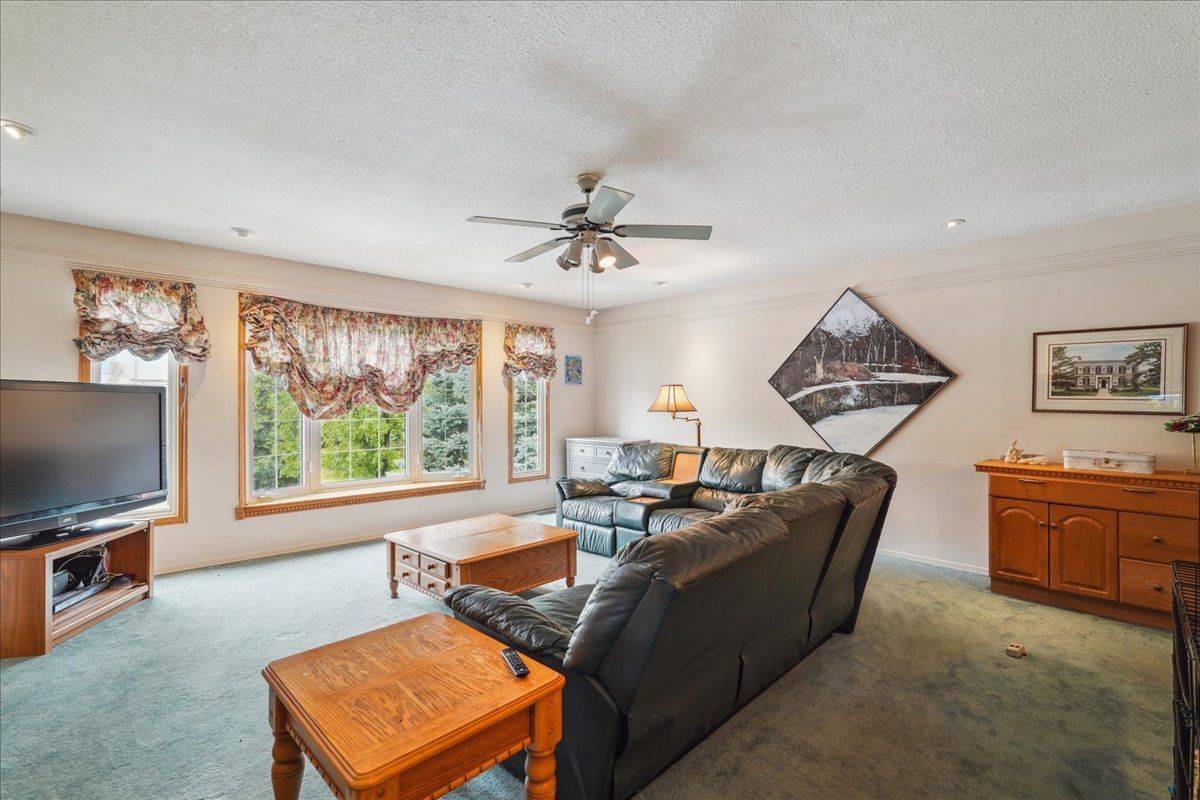 Richmond Hill, ON L4C 8V5,15 Versailles CT