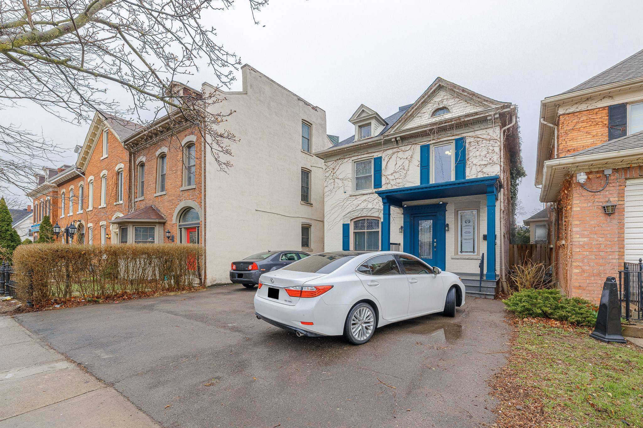 St. Catharines, ON L2R 3J5,179 King ST