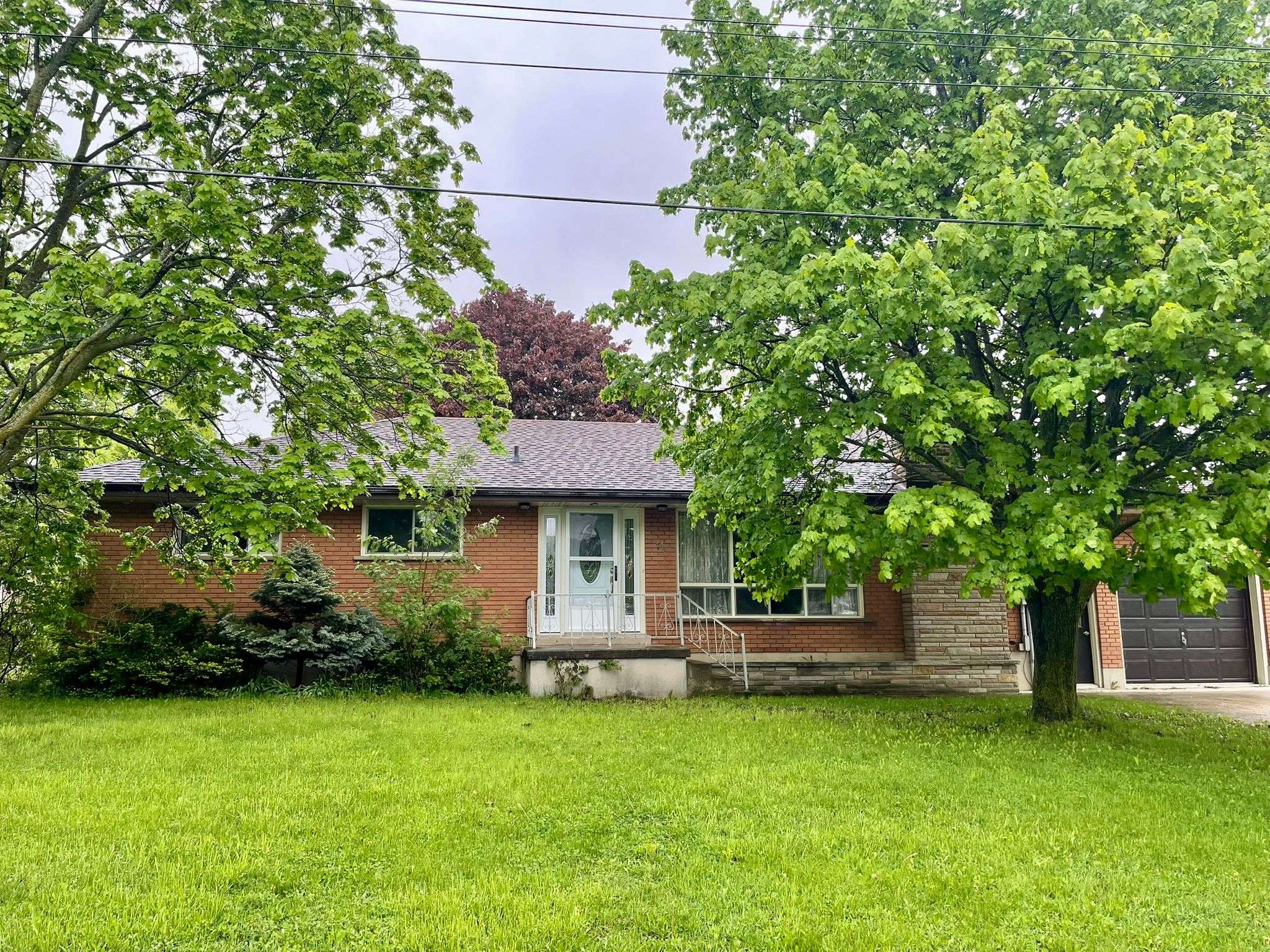 Brockton, ON N0G 2V0,11 Park ST