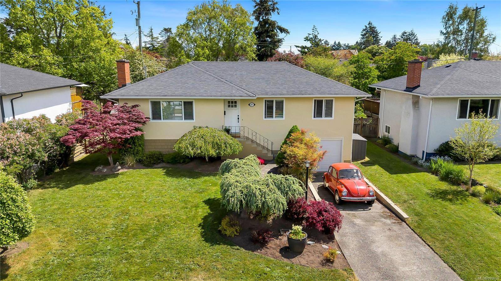 Saanich, BC V8R 2W9,2917 Oriole St