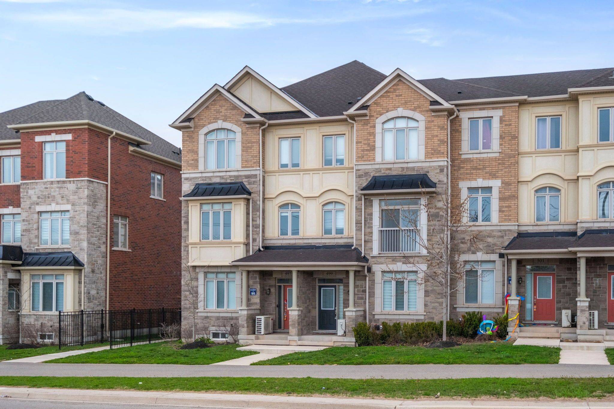 Oakville, ON L6H 3P5,499 Dundas ST E