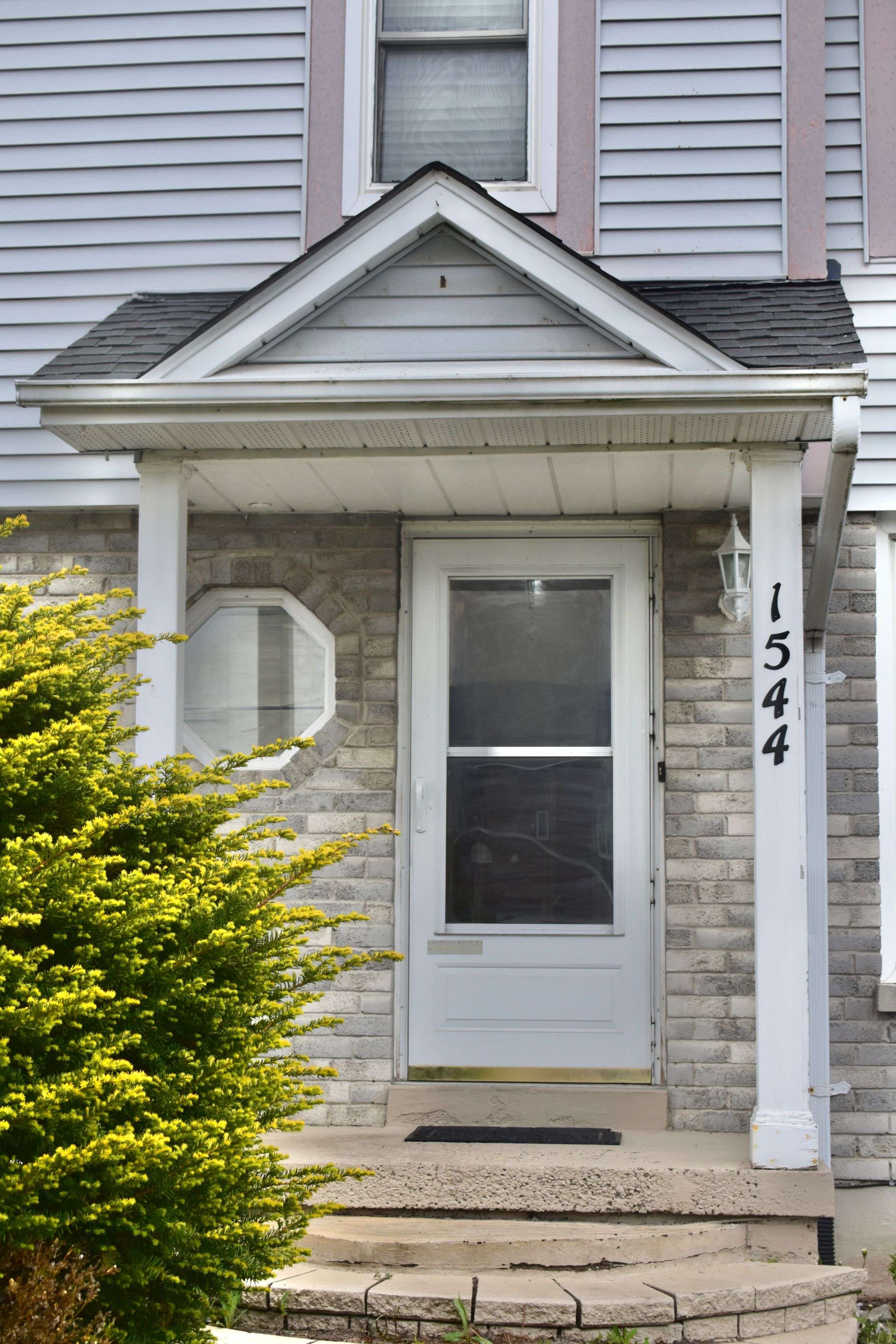 Oshawa, ON L1J 8G1,1544 Connery CRES