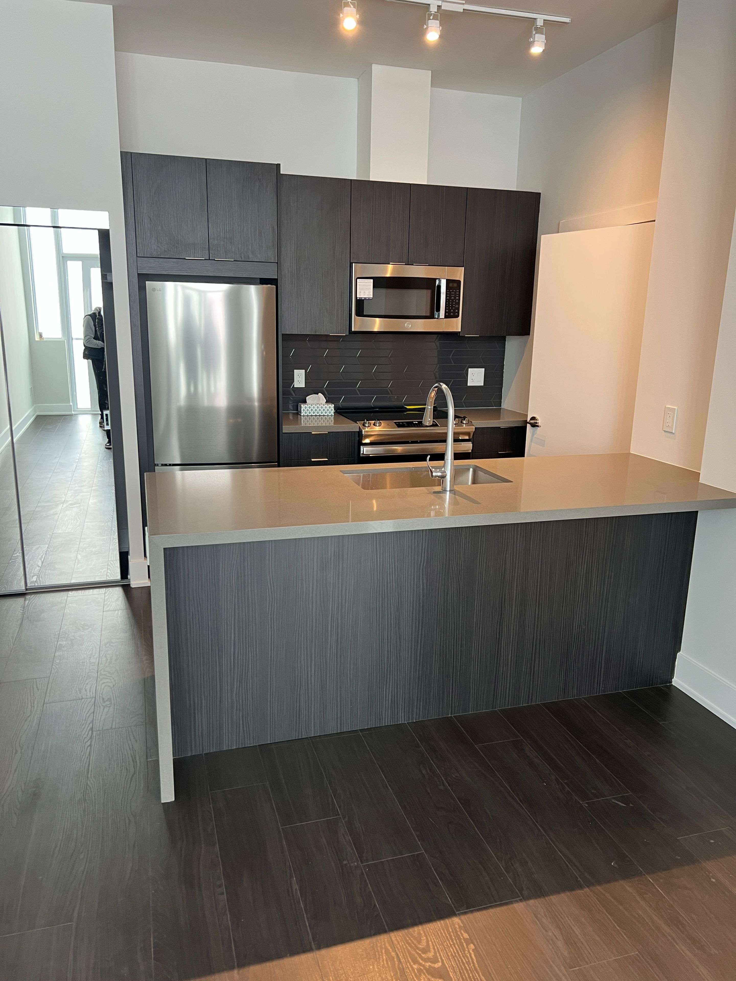 Mississauga, ON L5B 0L6,430 Square One DR #5001