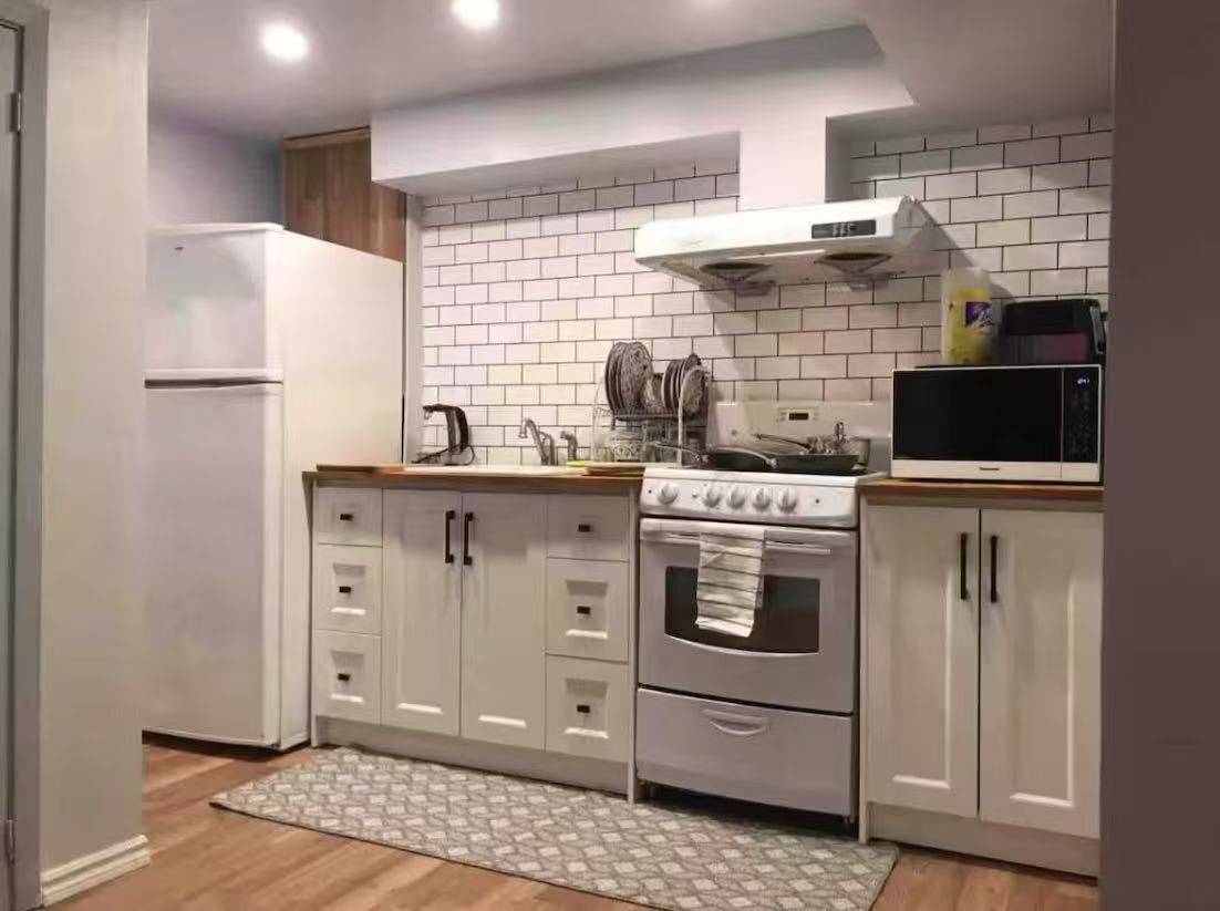 Mississauga, ON L5C 1Z7,3448 Ellengale DR